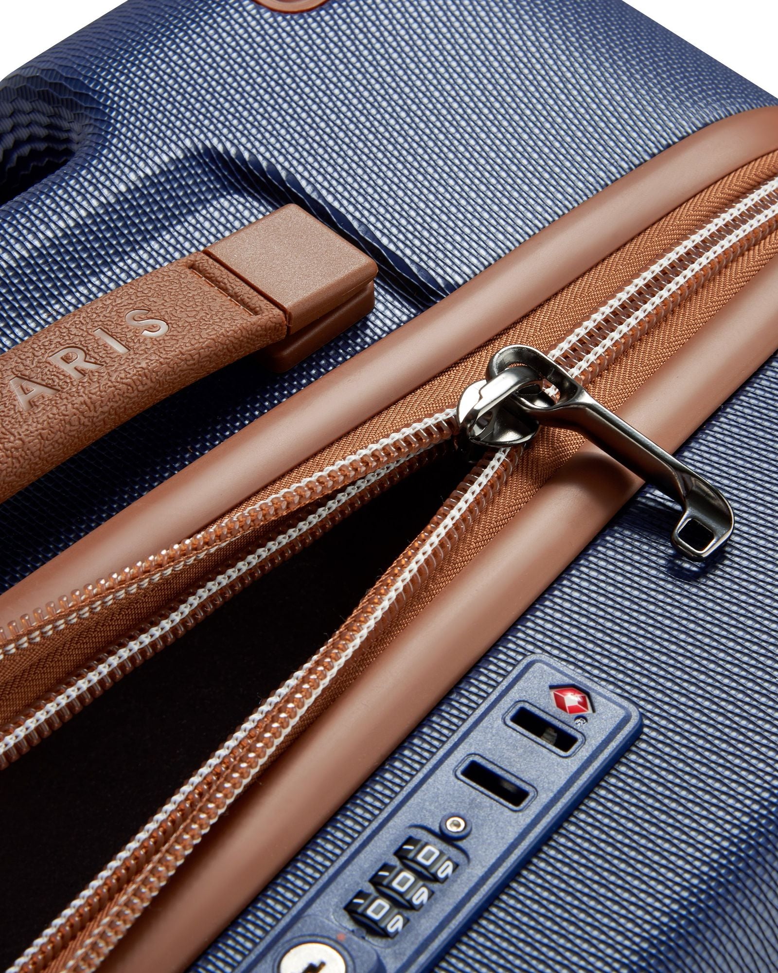 حقيبة سفر ديلسي باريس شاتليه إير ٢.٠ صلبة غير قابلة للتمدد بأربع عجلات مزدوجة