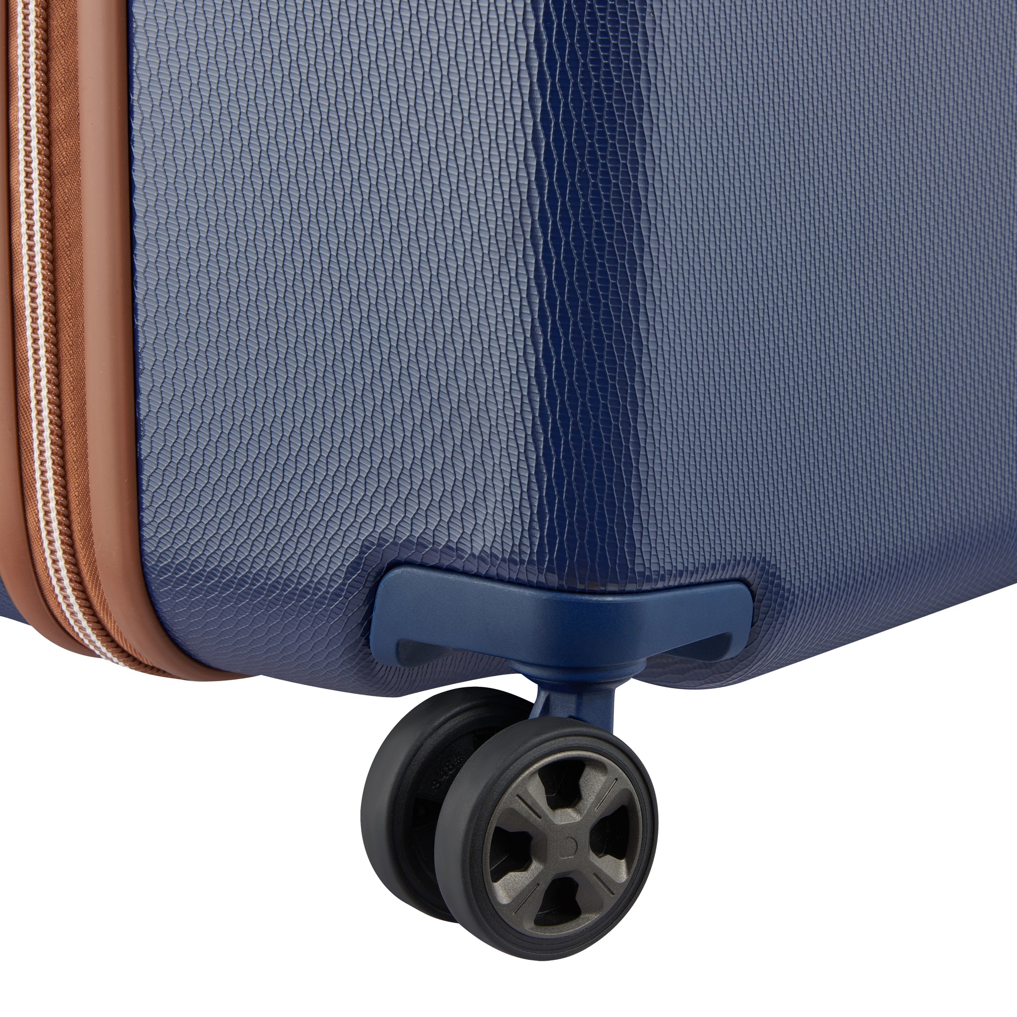 حقيبة سفر ديلسي باريس شاتليه إير ٢.٠ صلبة غير قابلة للتمدد بأربع عجلات مزدوجة