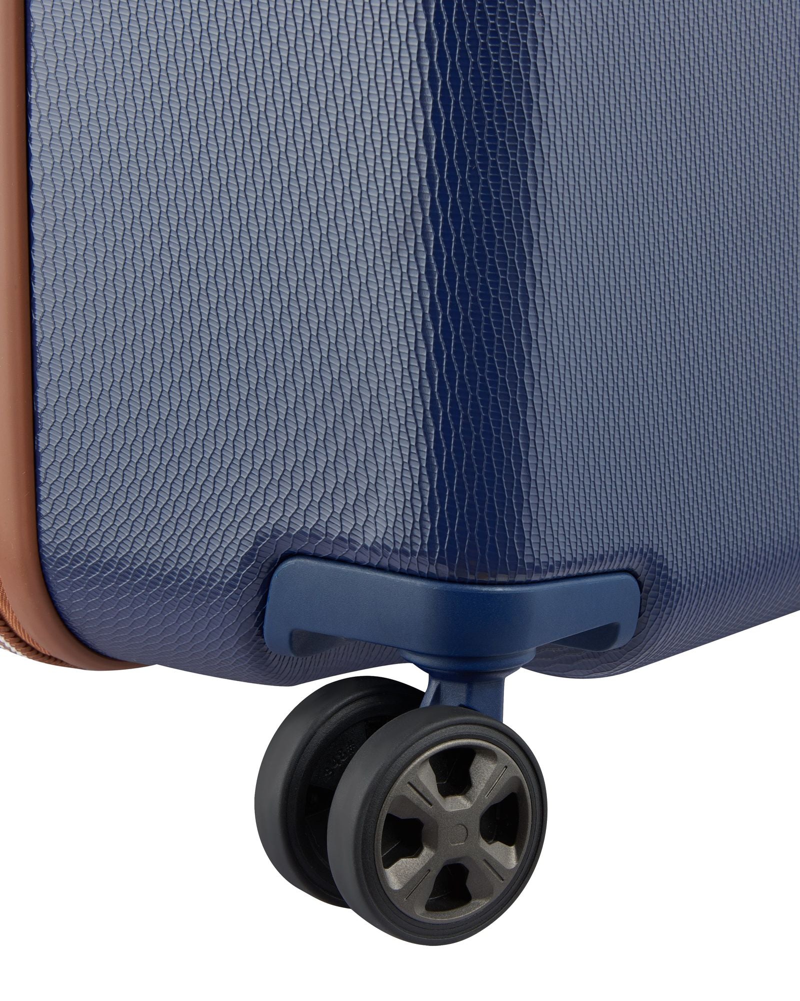 حقيبة سفر ديلسي باريس شاتليه إير ٢.٠ صلبة غير قابلة للتمدد بأربع عجلات مزدوجة