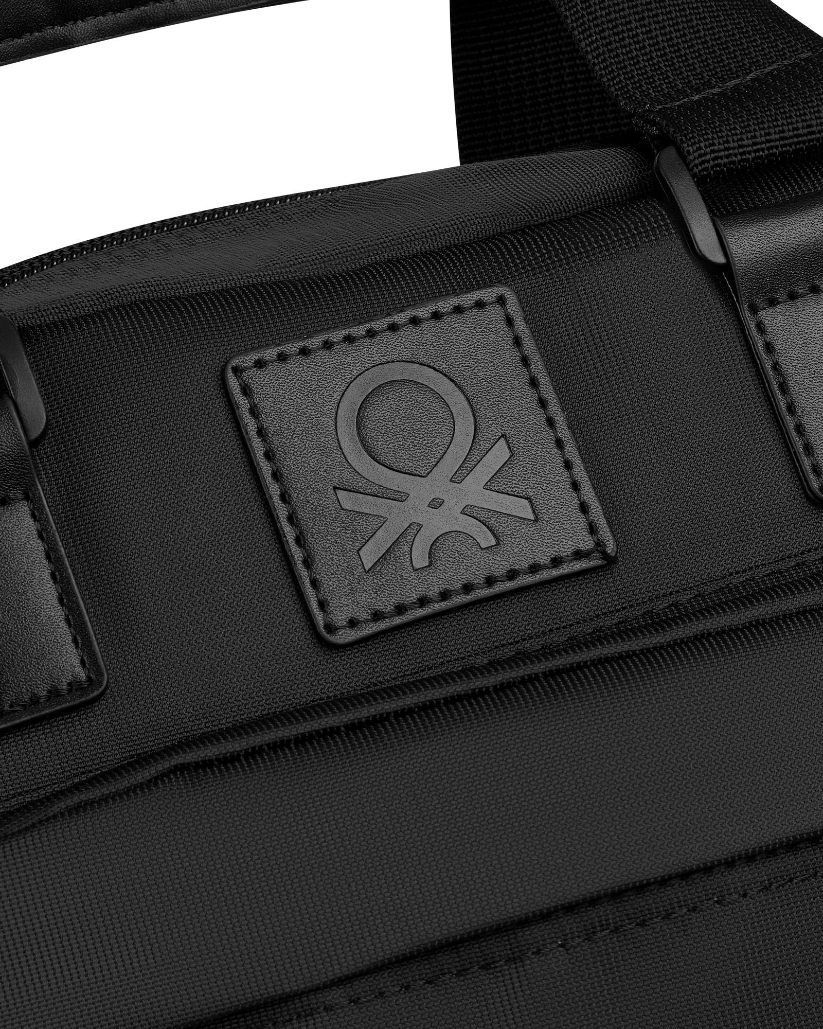 حقيبة ظهر يو سي بي كولور بلوك للكمبيوتر المحمول مقاس 15.6 بوصة