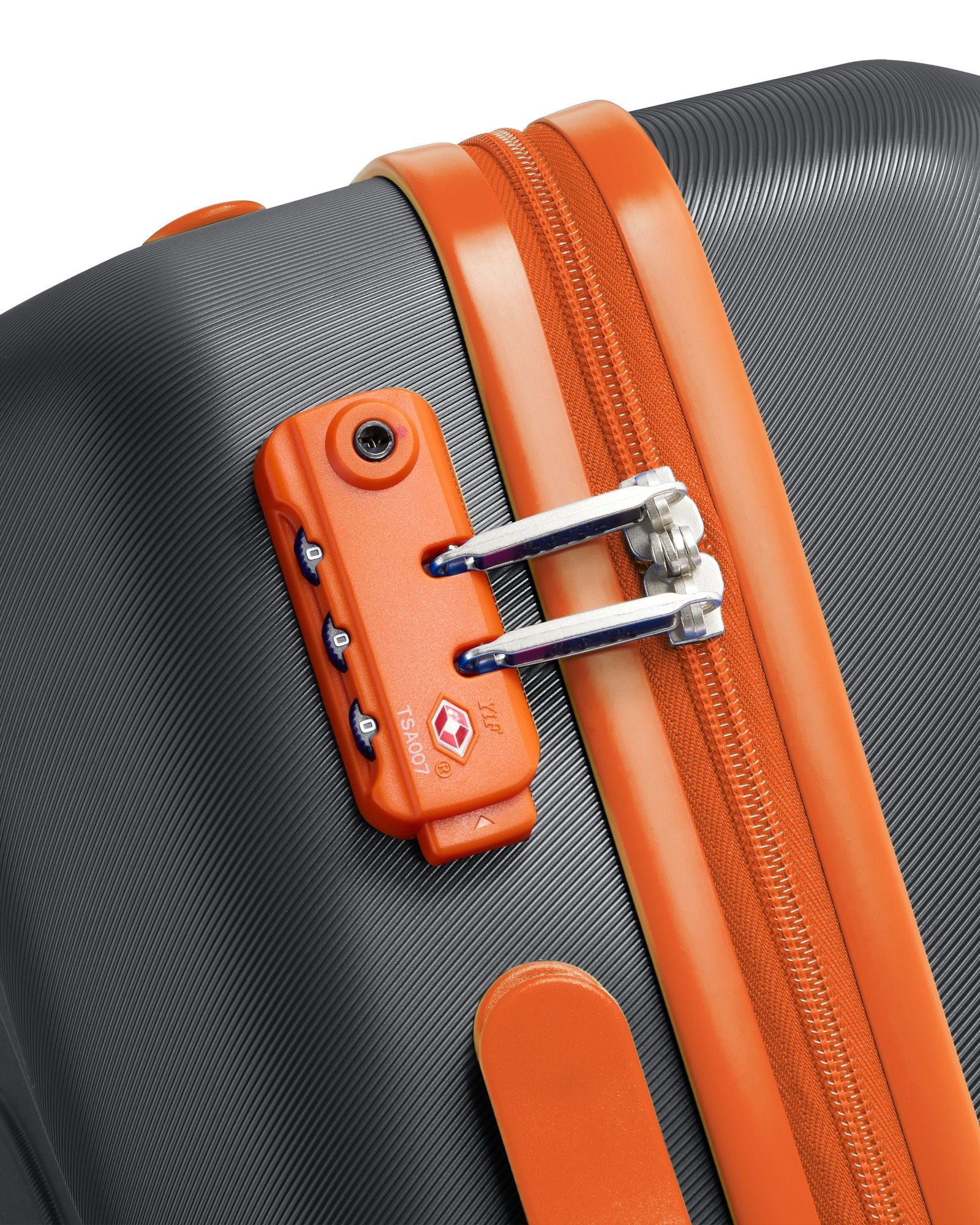 عربة أمتعة UCOB Fabrica 4 ذات العجلات المزدوجة والغطاء الصلب غير القابل للتمدد