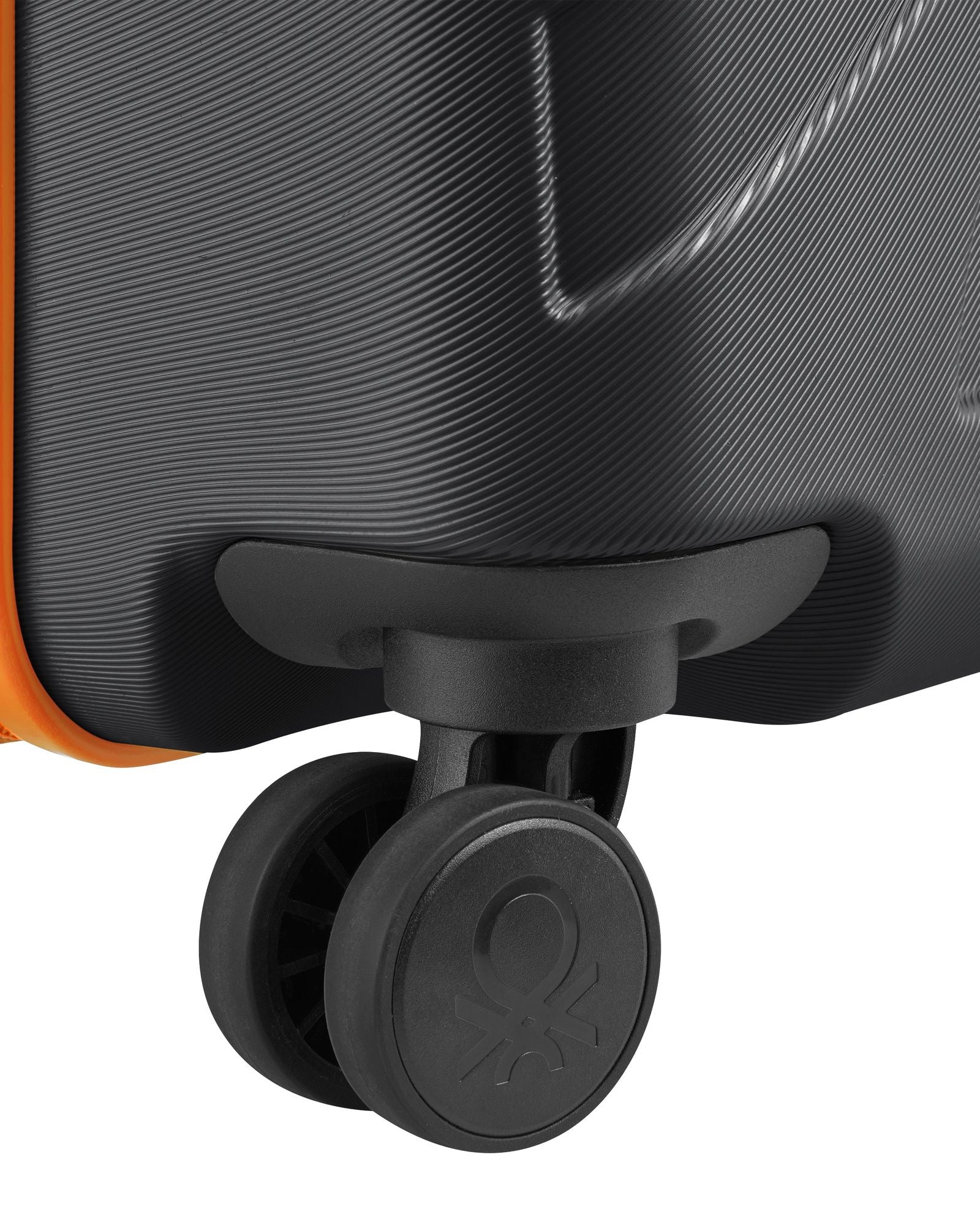 عربة أمتعة UCOB Fabrica 4 ذات العجلات المزدوجة والغطاء الصلب غير القابل للتمدد