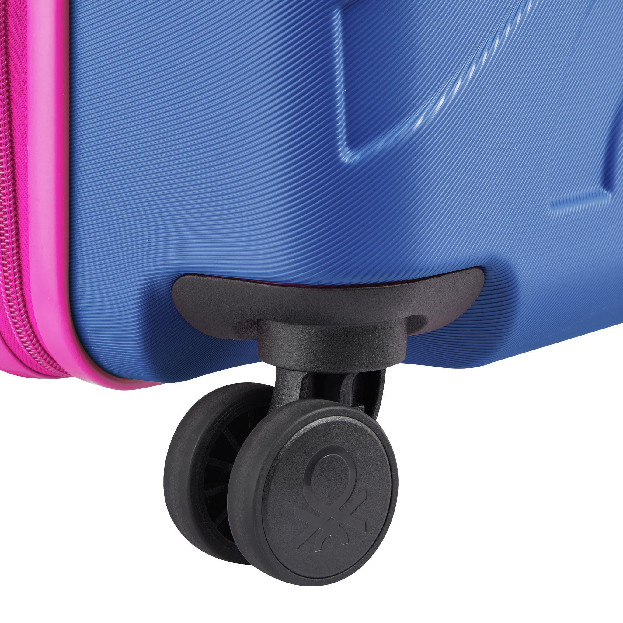 عربة أمتعة UCOB Fabrica 4 ذات العجلات المزدوجة والغطاء الصلب غير القابل للتمدد