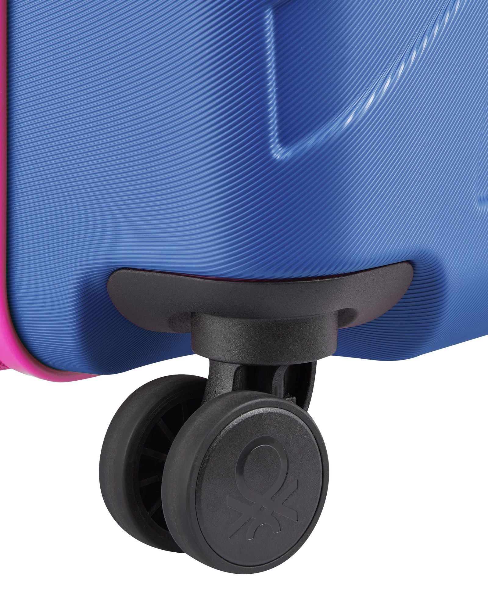 عربة أمتعة UCOB Fabrica 4 ذات العجلات المزدوجة والغطاء الصلب غير القابل للتمدد