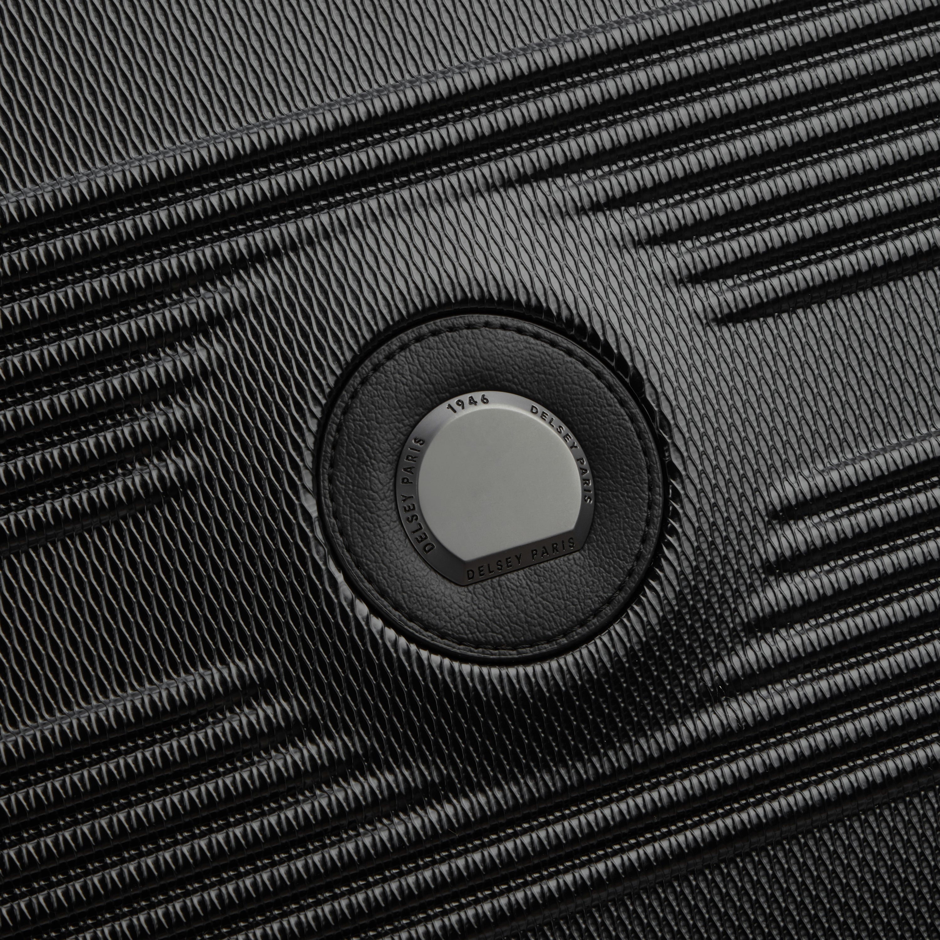 حقيبة سفر قابلة للتمدد من سلسلة FLANERIE SE من Delsey Paris مزودة بأربع عجلات مزدوجة