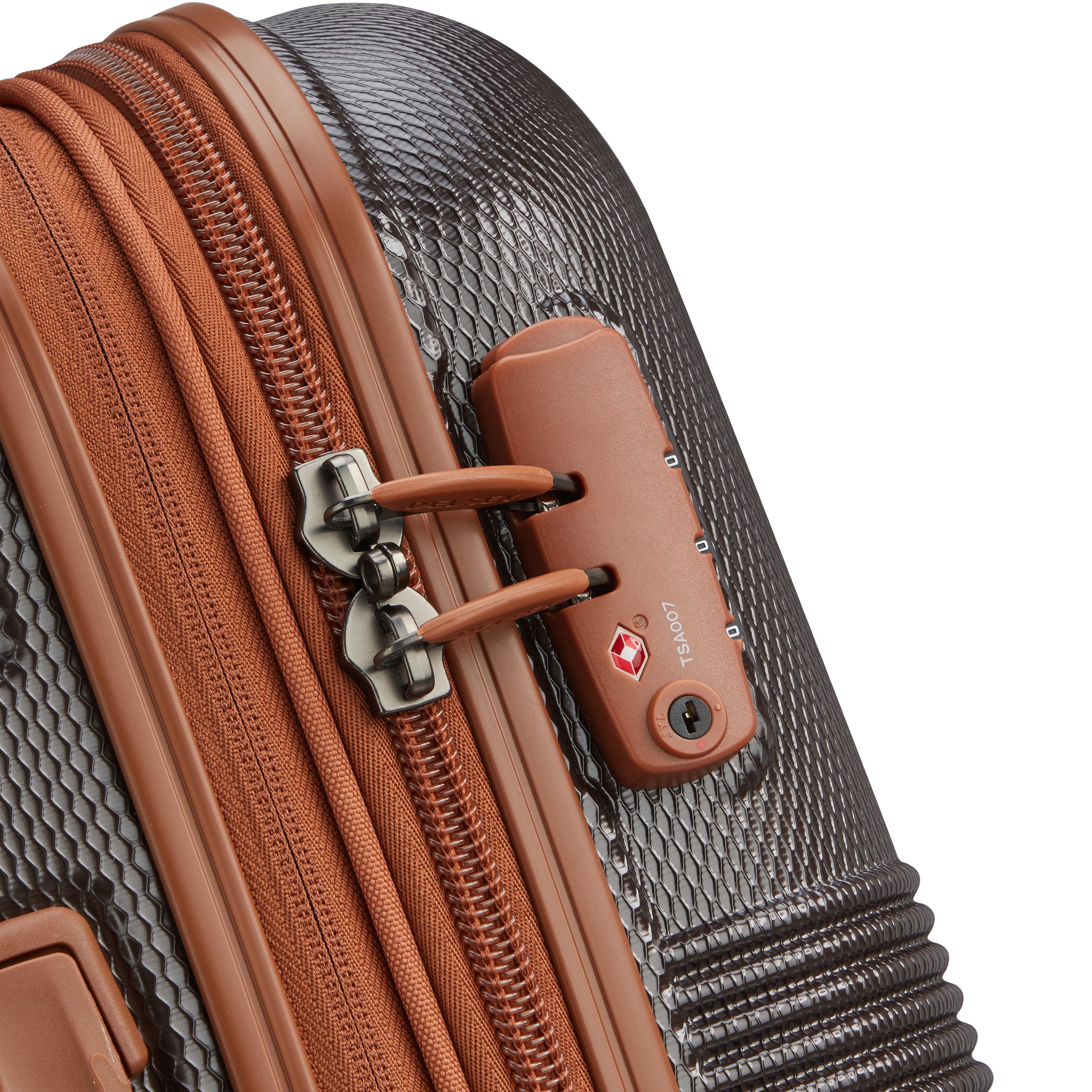 حقيبة سفر قابلة للتمدد من سلسلة FLANERIE SE من Delsey Paris مزودة بأربع عجلات مزدوجة