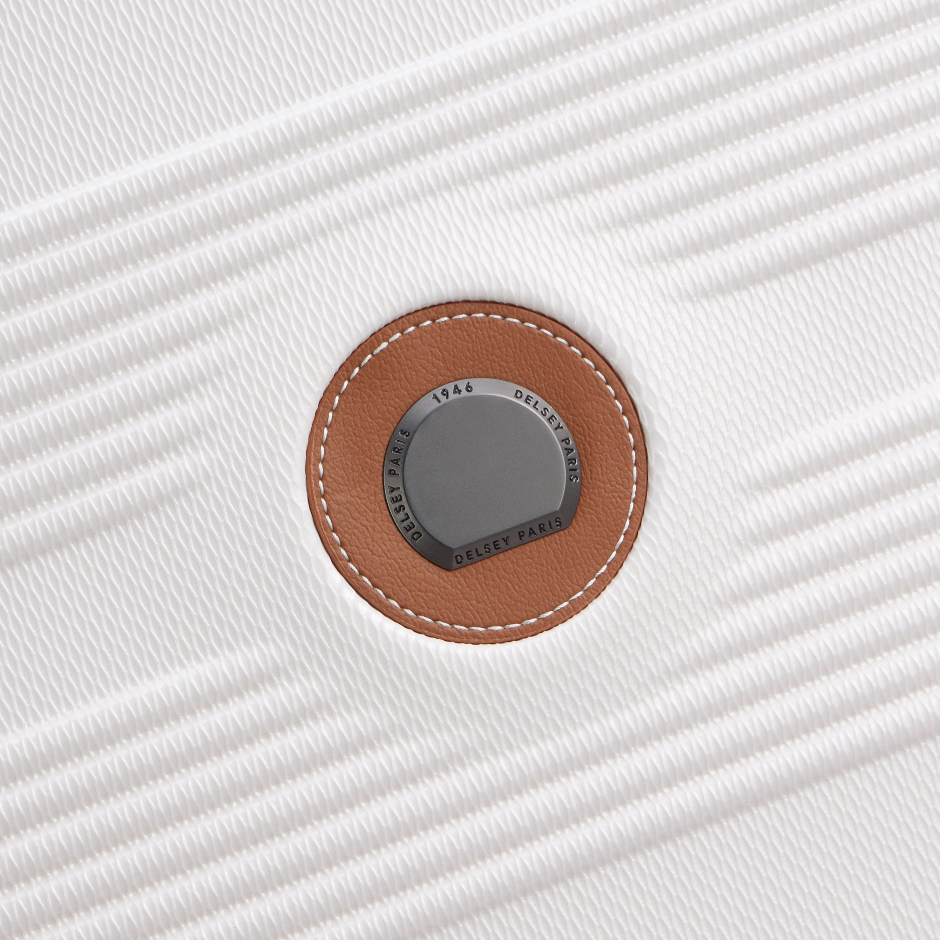 حقيبة سفر قابلة للتمدد من سلسلة FLANERIE SE من Delsey Paris مزودة بأربع عجلات مزدوجة