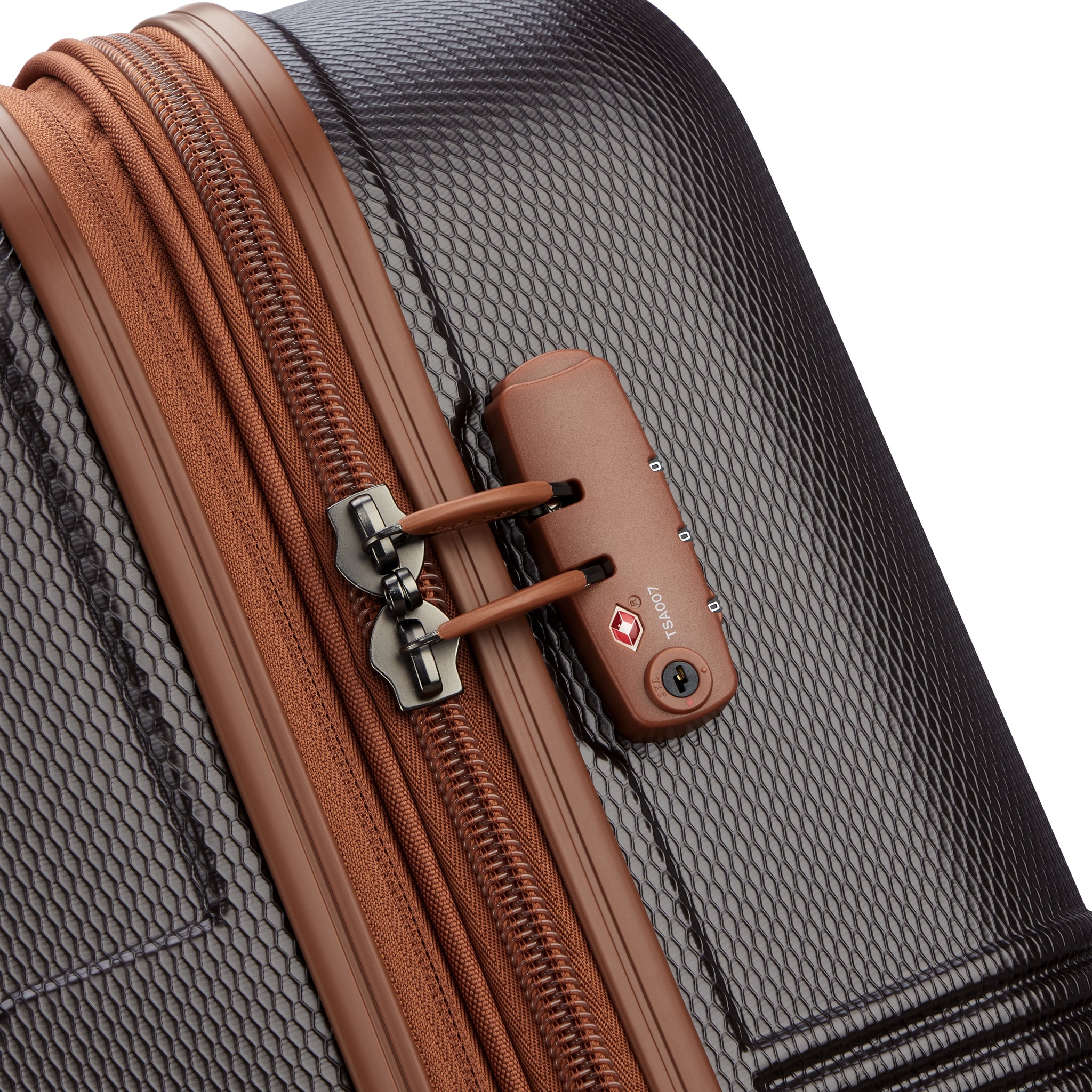 حقيبة سفر قابلة للتمدد من سلسلة FLANERIE SE من Delsey Paris مزودة بأربع عجلات مزدوجة