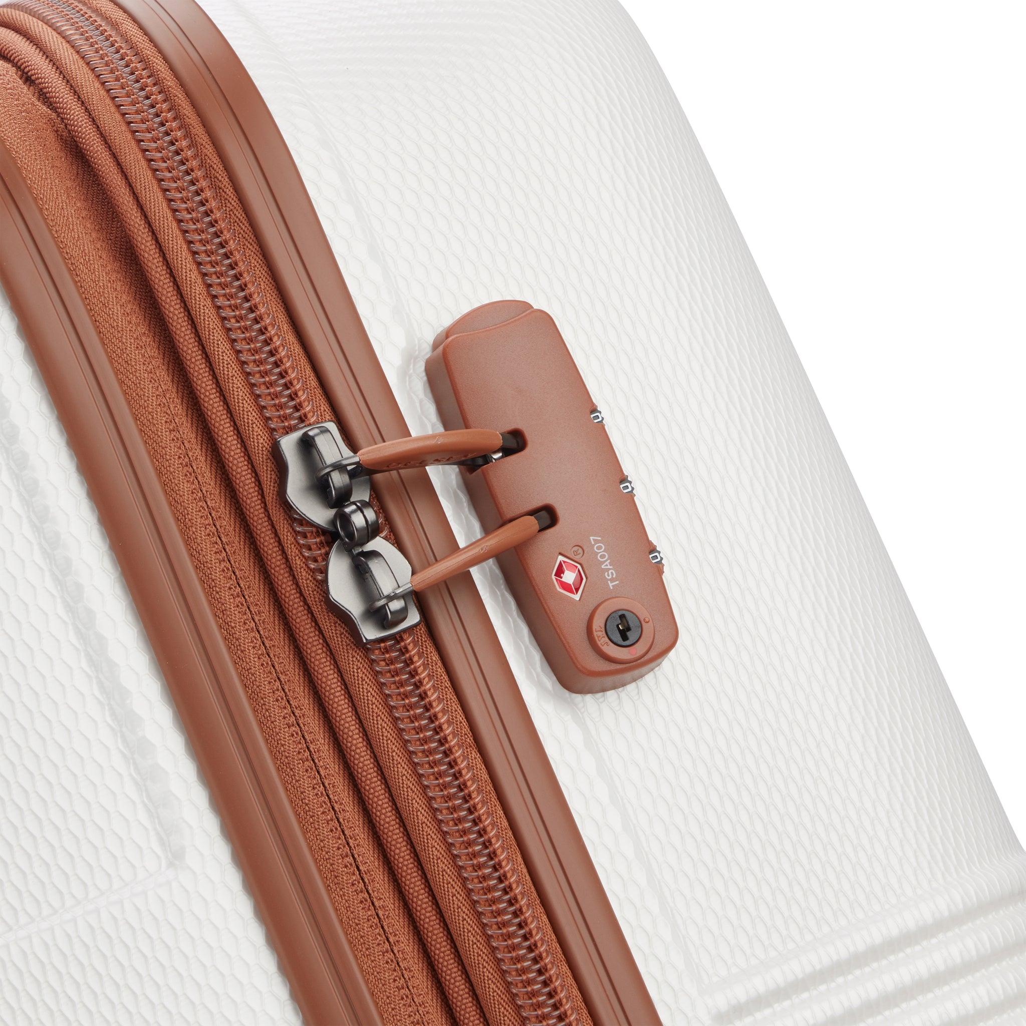 حقيبة سفر قابلة للتمدد من سلسلة FLANERIE SE من Delsey Paris مزودة بأربع عجلات مزدوجة