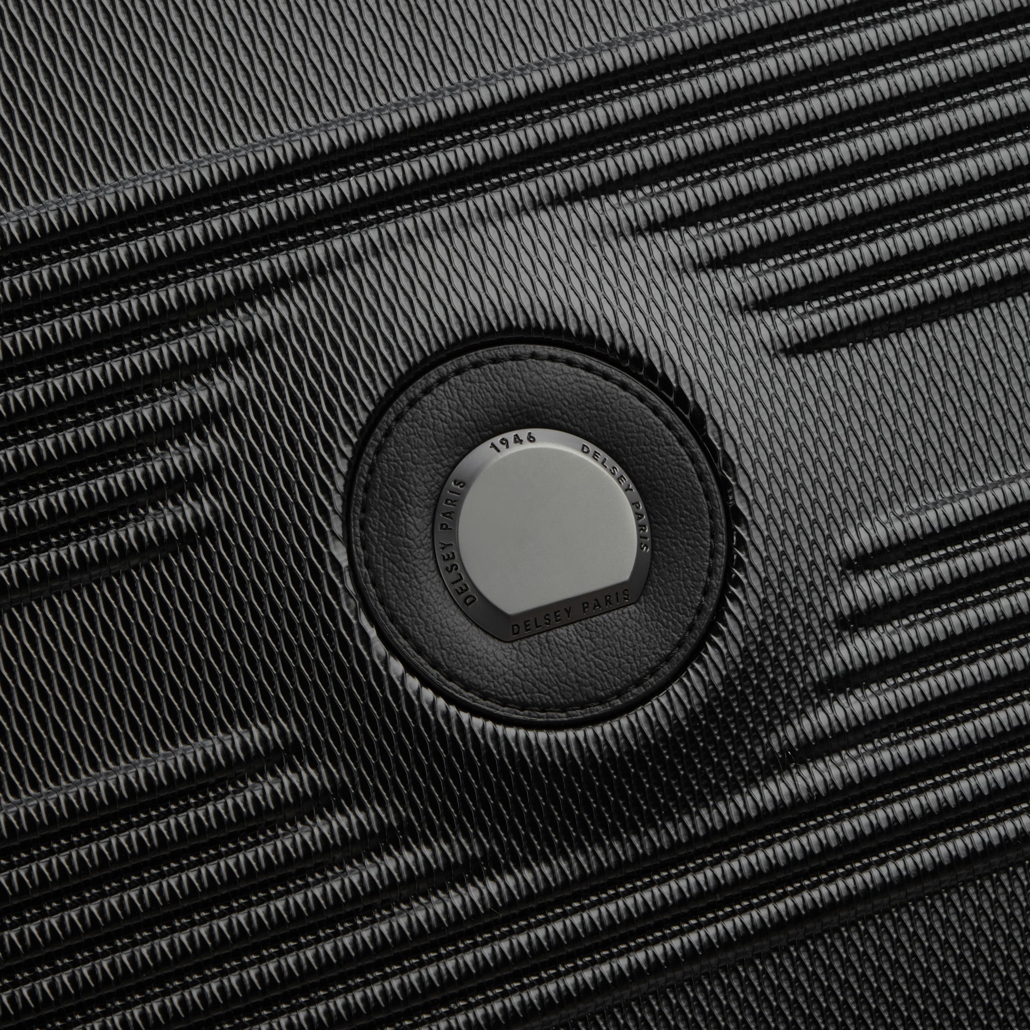 حقيبة سفر قابلة للتمدد من سلسلة FLANERIE SE من Delsey Paris مزودة بأربع عجلات مزدوجة