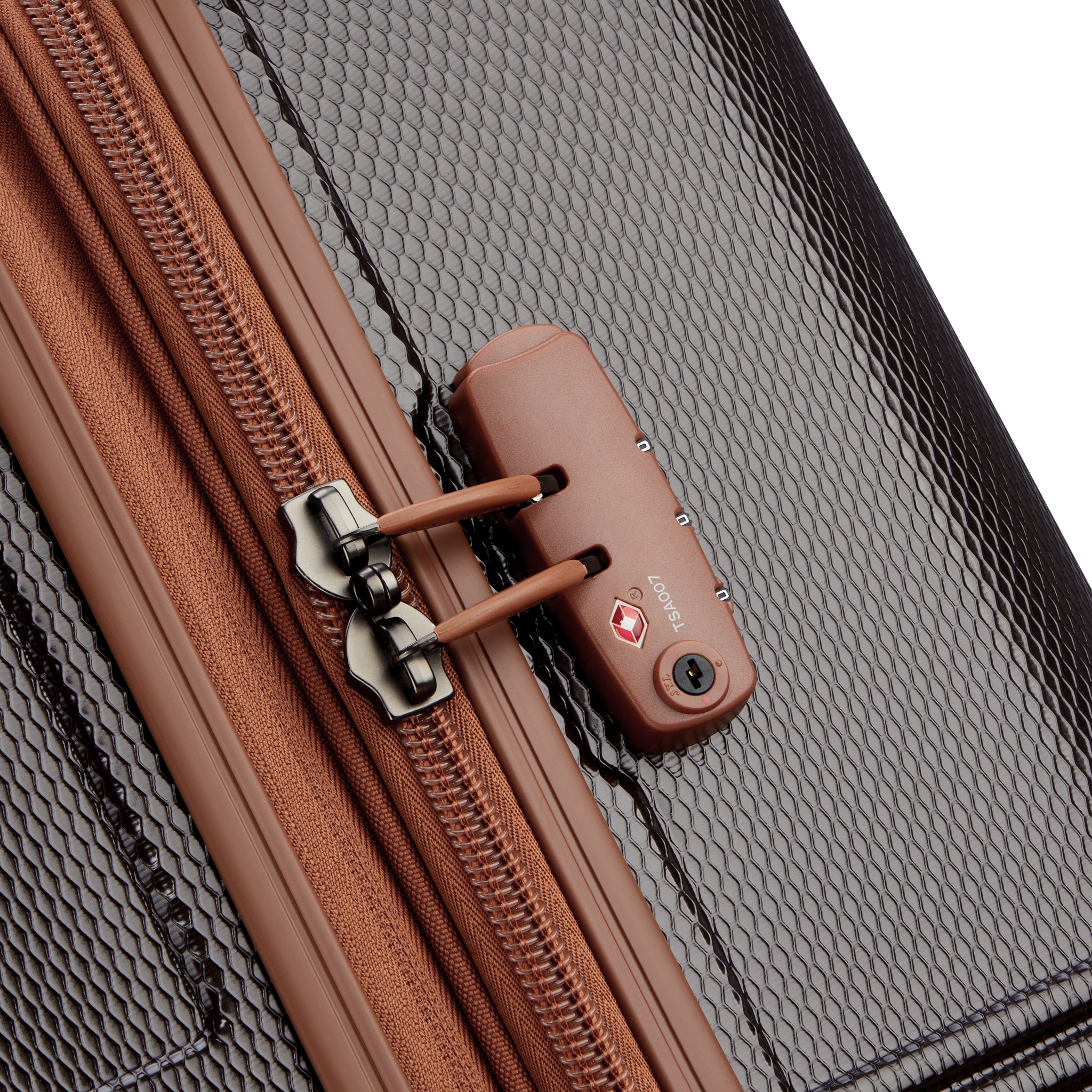 حقيبة سفر قابلة للتمدد من سلسلة FLANERIE SE من Delsey Paris مزودة بأربع عجلات مزدوجة