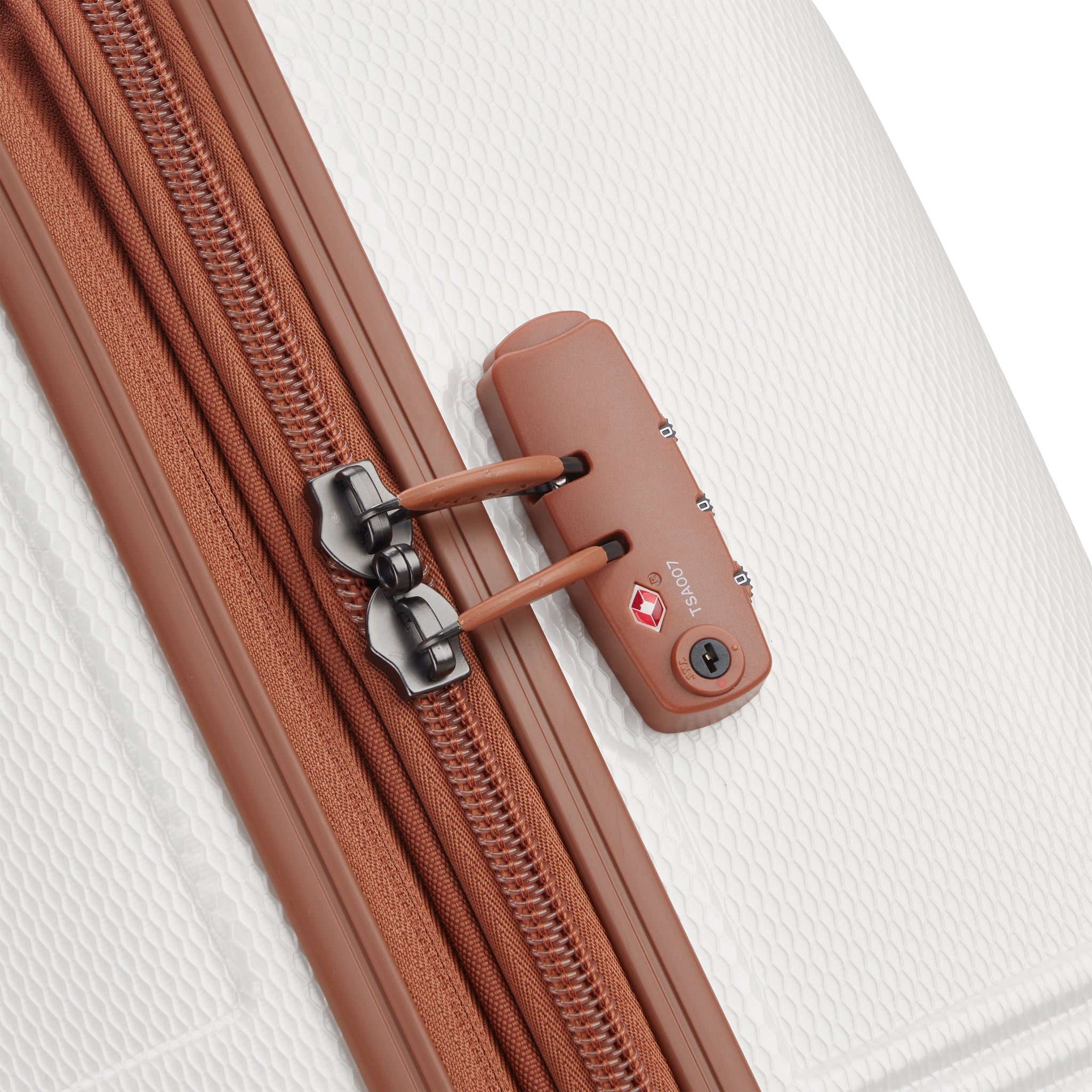 حقيبة سفر قابلة للتمدد من سلسلة FLANERIE SE من Delsey Paris مزودة بأربع عجلات مزدوجة