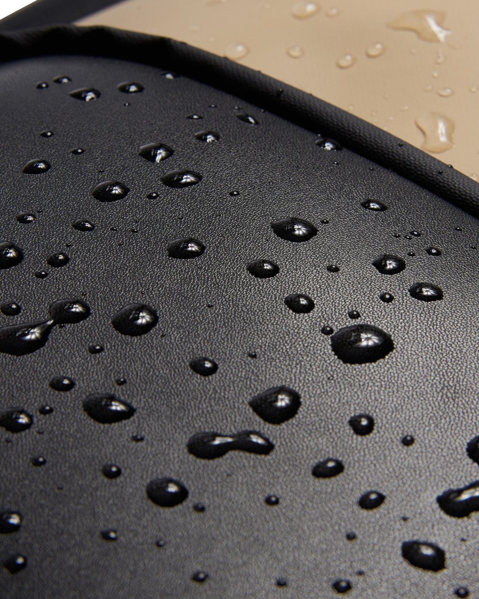 حقيبة ظهر بيجو فوياجيز للسفر مقاومة للماء مقاس 18 بوصة