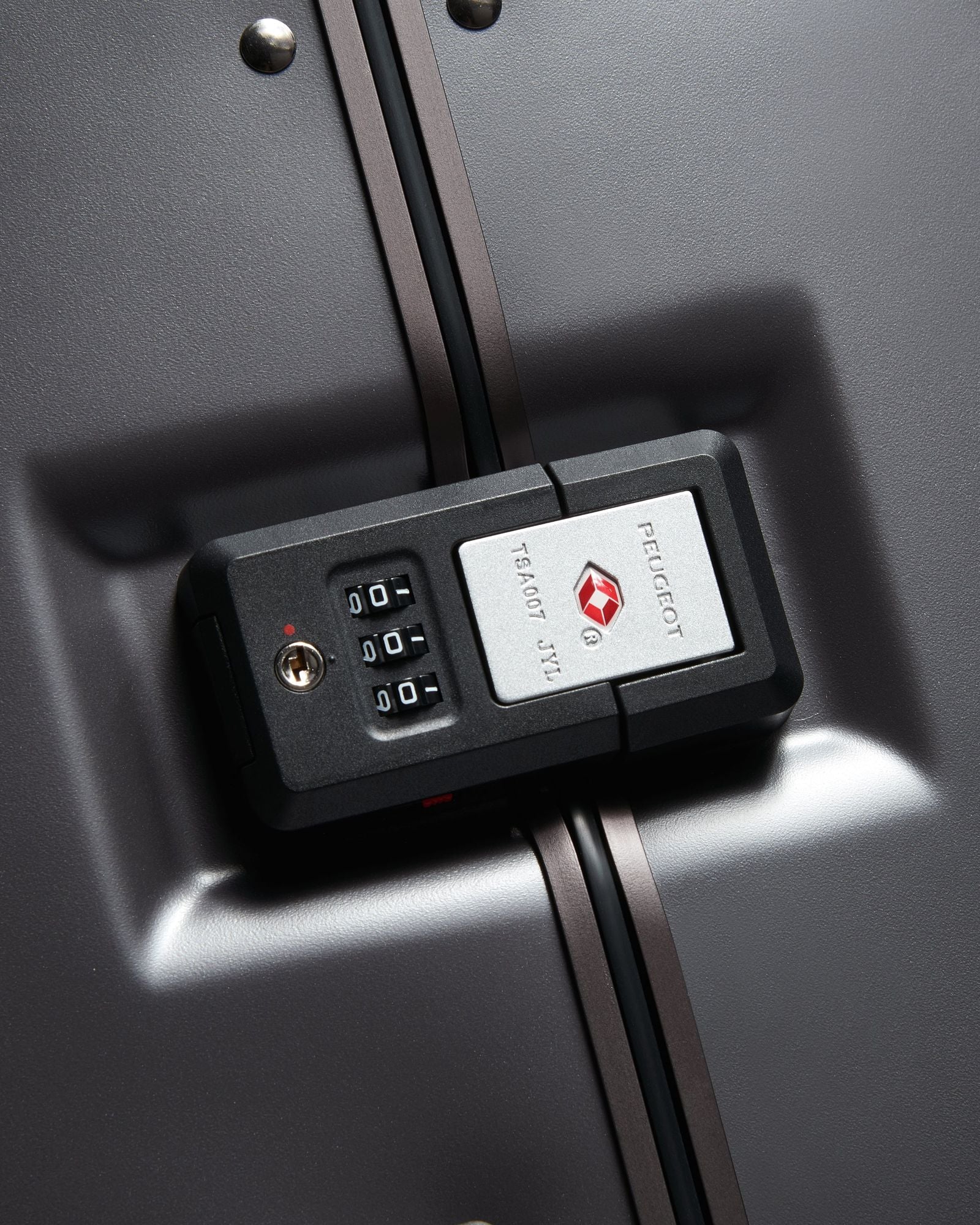 عربة أمتعة بيجو فوياجيز ترافل 80 سم، صلبة، بأربع عجلات مزدوجة، قابلة للحمل في صندوق الأمتعة