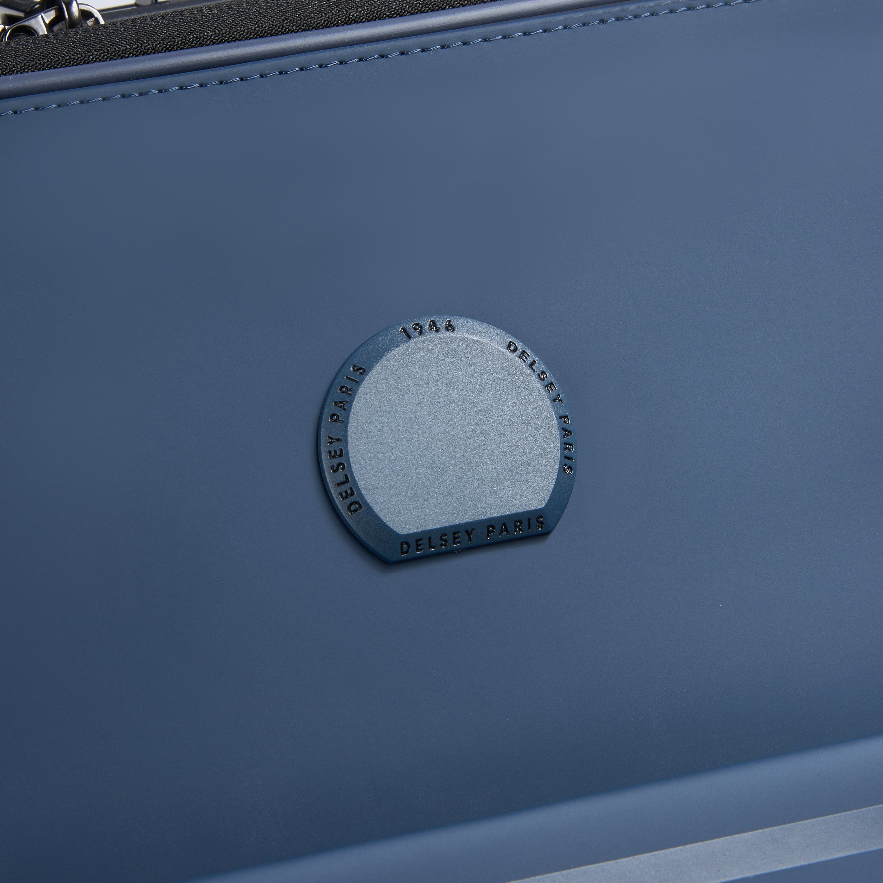 حقيبة ديلسي باريس تورين 2.0 ذات العجلات الأربع القابلة للتوسيع ذات الغطاء الناعم