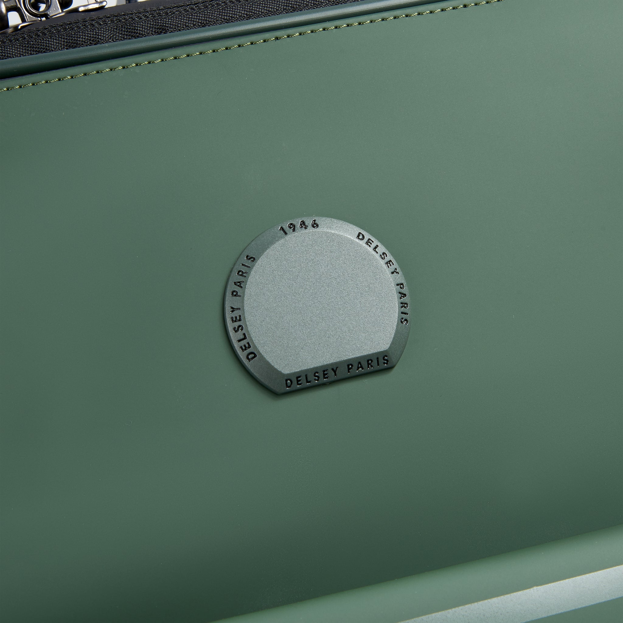 حقيبة ديلسي باريس تورين 2.0 ذات العجلات الأربع القابلة للتوسيع ذات الغطاء الناعم