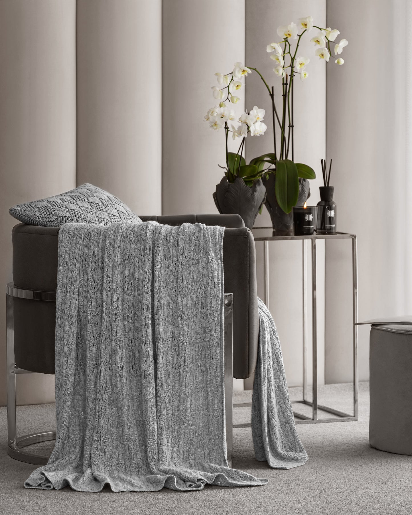 Togas Holty throw in Beige