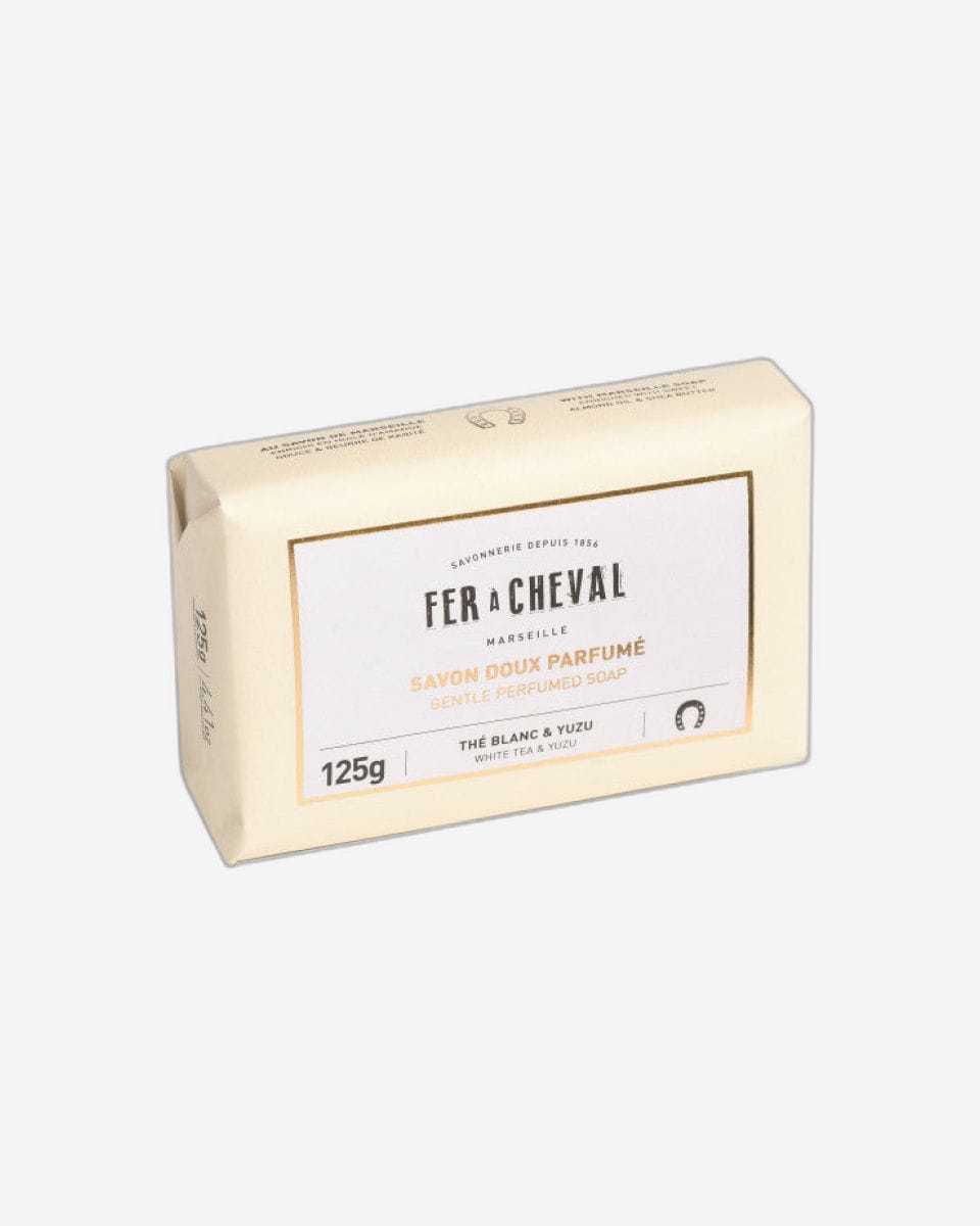 صابون معطر لطيف من Fer A Cheval "Savon Doux Parfumé" - الشاي الأبيض واليوزو