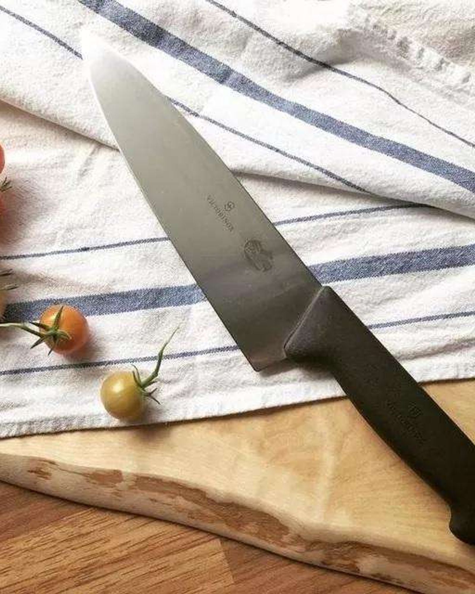 سكين الطاهي فيبروكس برو من فيكتورينوكس كارفينج، مقاس 12 بوصة - 5.2003.31