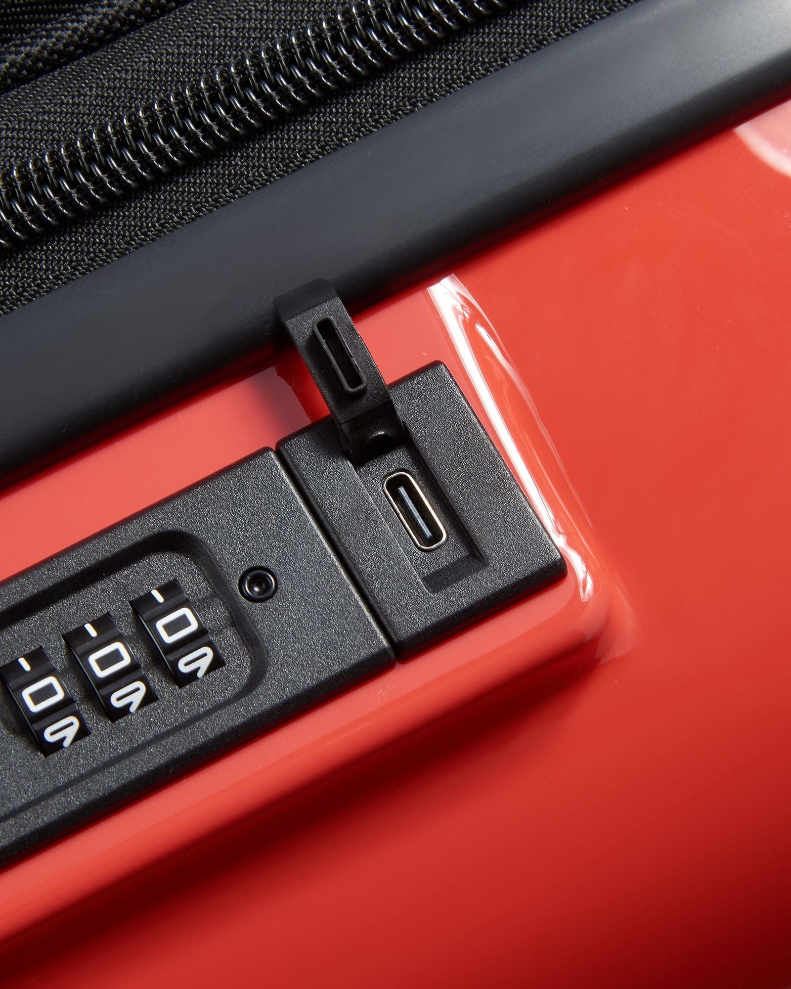 حقيبة أمتعة بيجو زيب هارد كيس بأربع عجلات مزدوجة قابلة للتمدد