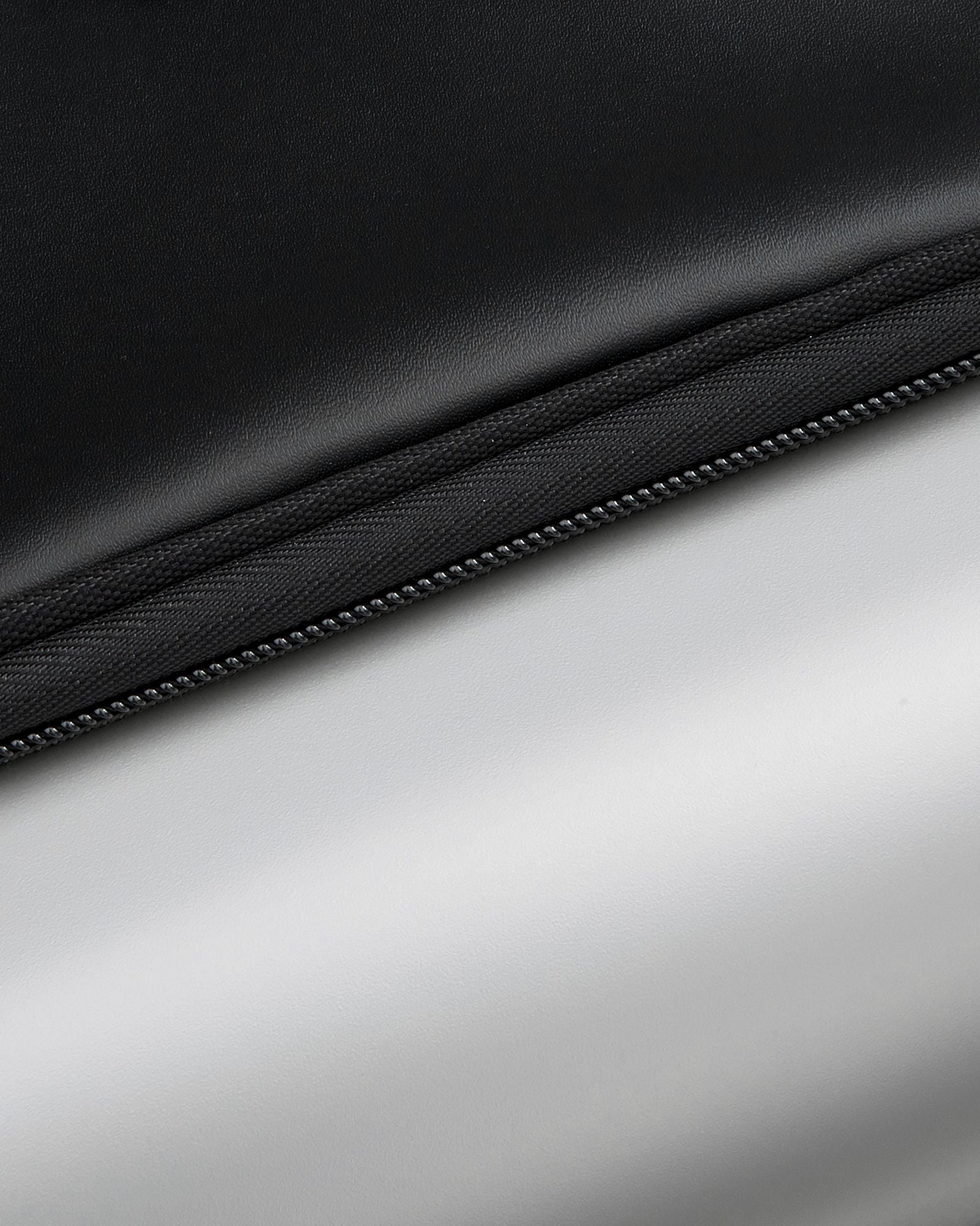 حقيبة بيجو زيب الصلبة ذات العجلات الأربع المزدوجة