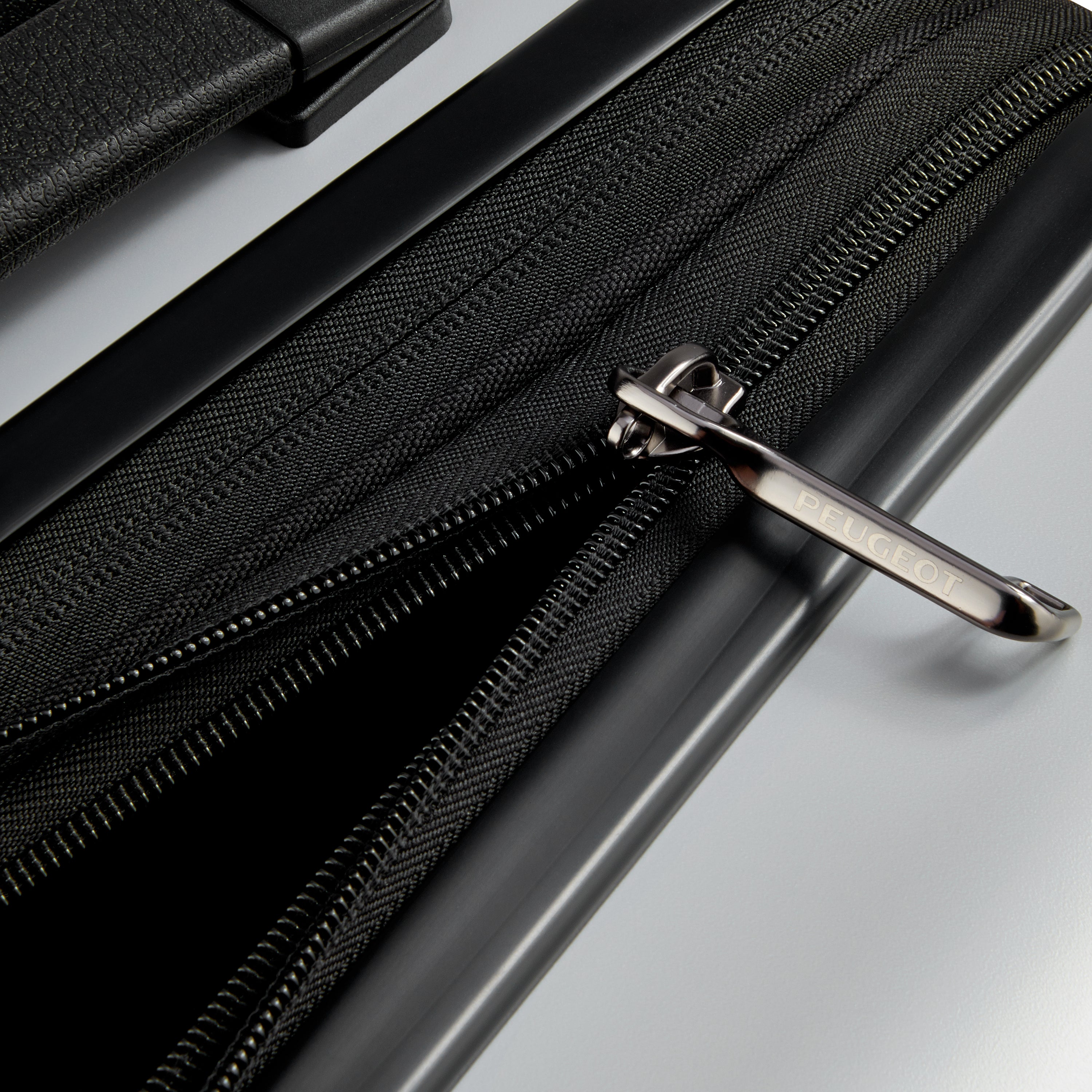 حقيبة بيجو زيب الصلبة ذات العجلات الأربع المزدوجة