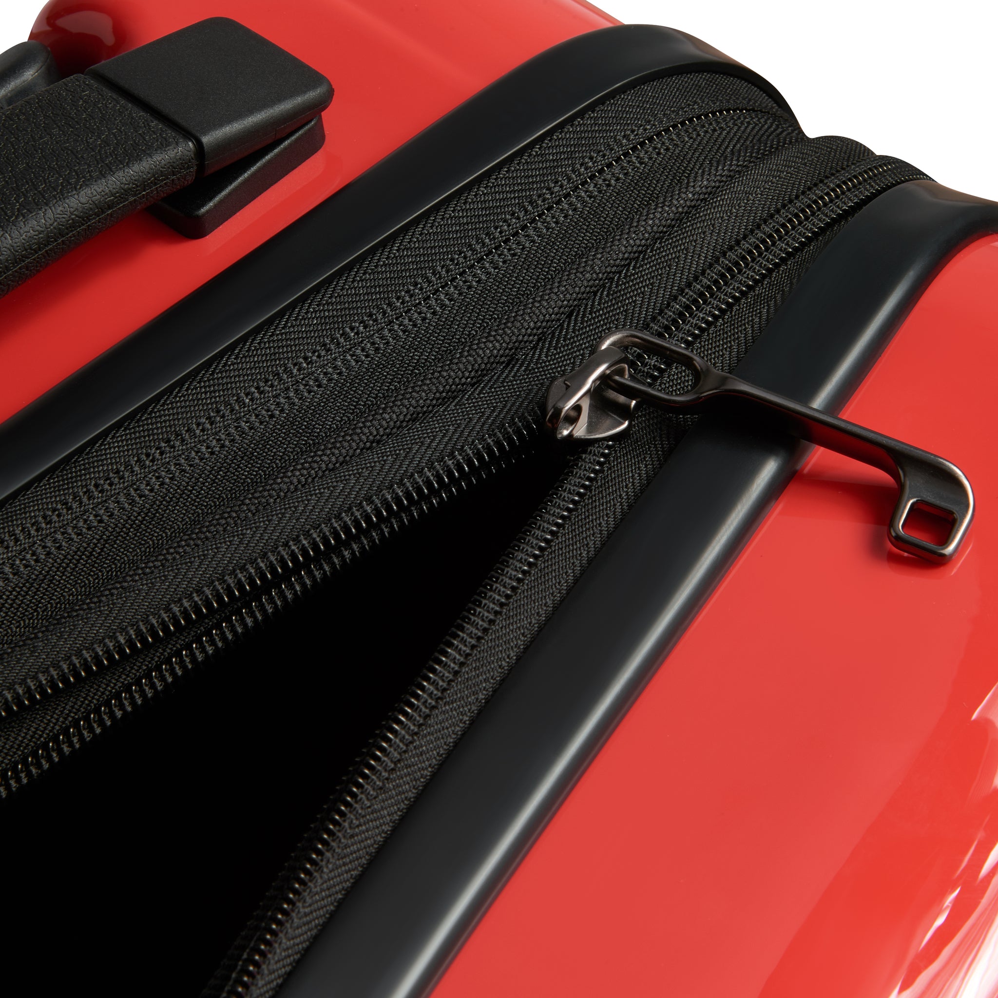 حقيبة بيجو زيب الصلبة ذات العجلات الأربع المزدوجة