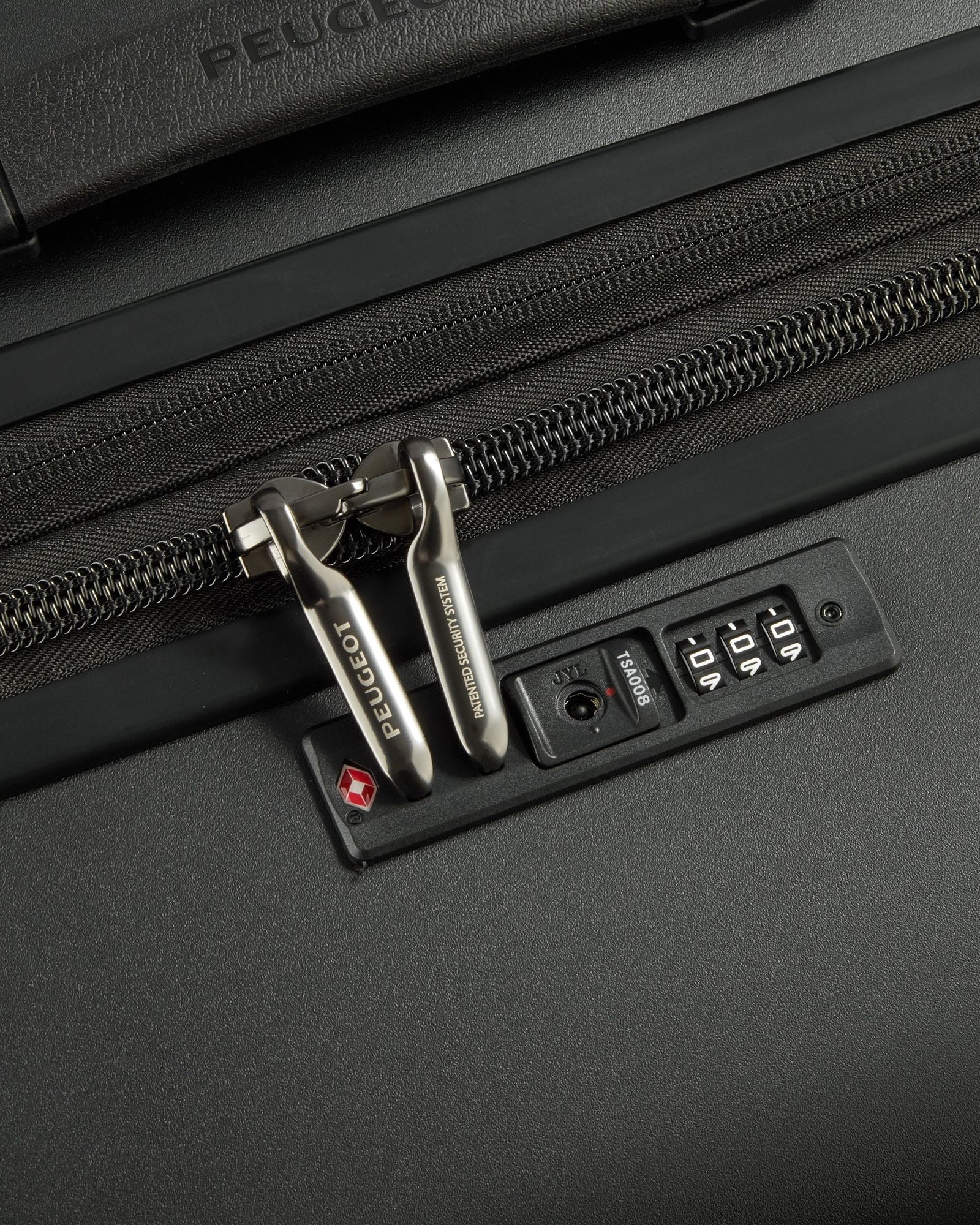 حقيبة أمتعة بيجو زيب هارد كيس بأربع عجلات مزدوجة قابلة للتمدد