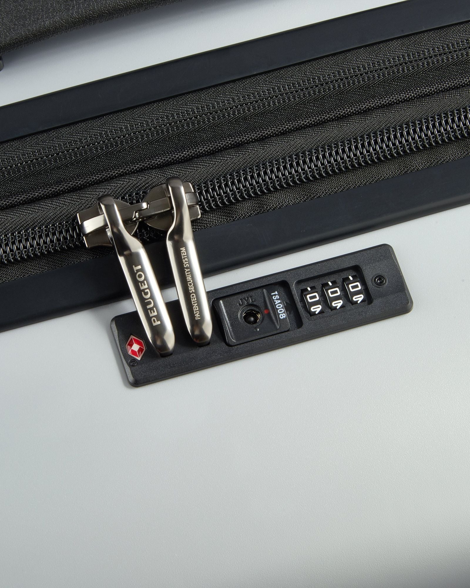 حقيبة أمتعة بيجو زيب هارد كيس بأربع عجلات مزدوجة قابلة للتمدد