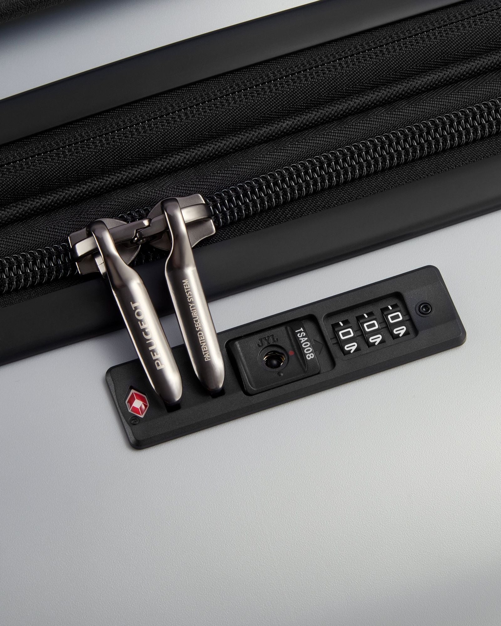 حقيبة أمتعة بيجو زيب هارد كيس بأربع عجلات مزدوجة قابلة للتمدد