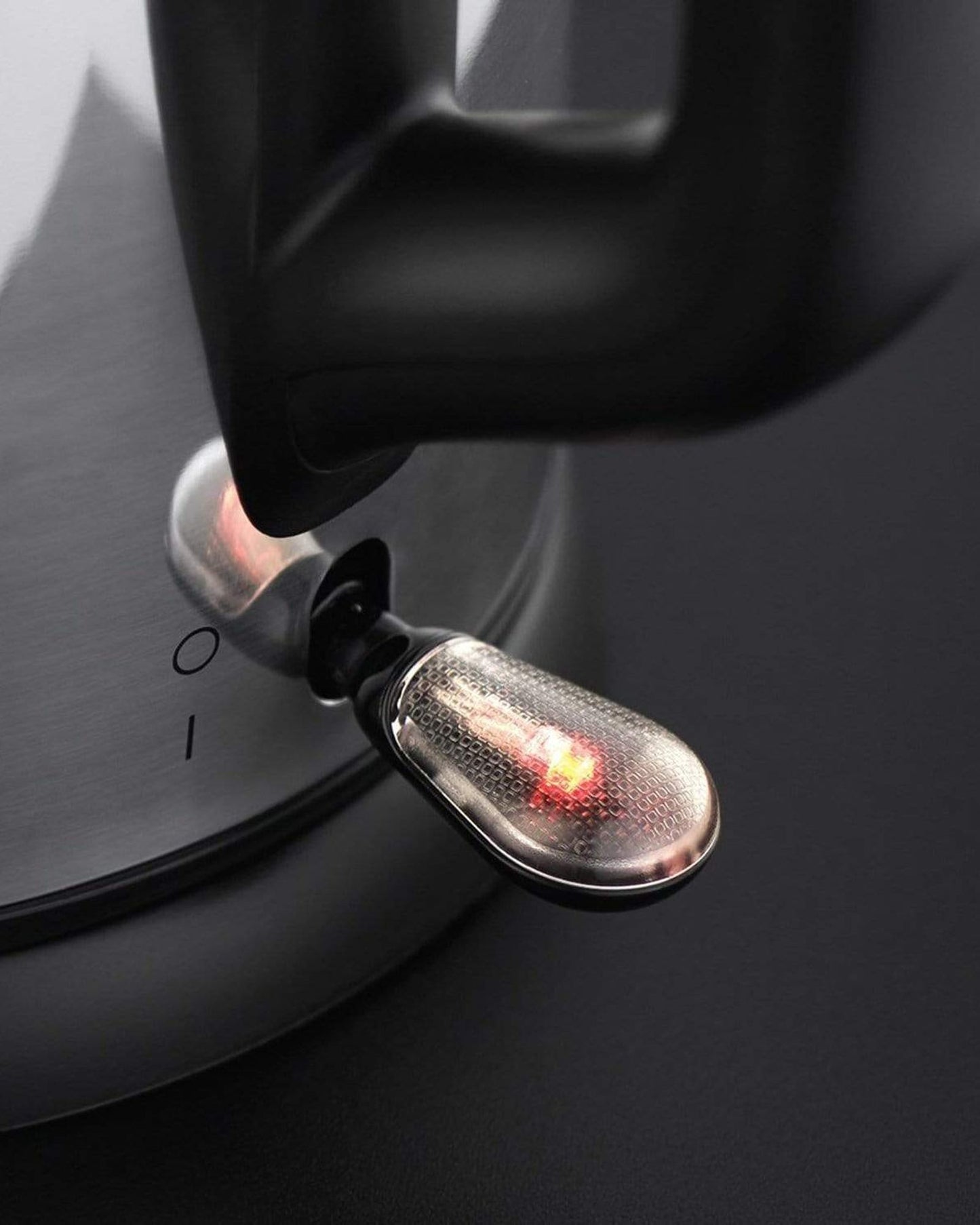 غلاية كهربائية راسل هوبز كونستون (23760)، سعة 1.7 لتر، 3000 واط، تصميم أنيق من الفولاذ المقاوم للصدأ مع غليان سريع، مثالية للمشروبات الدافئة للاستخدام المنزلي والمكتبي، لون فضي - ضمان لمدة عام واحد