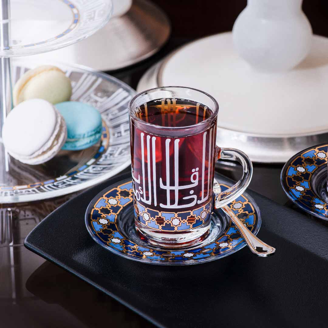 مجموعة ديملاج أصالة من 6 فناجين شاي وصحون (ذهبي وأزرق)