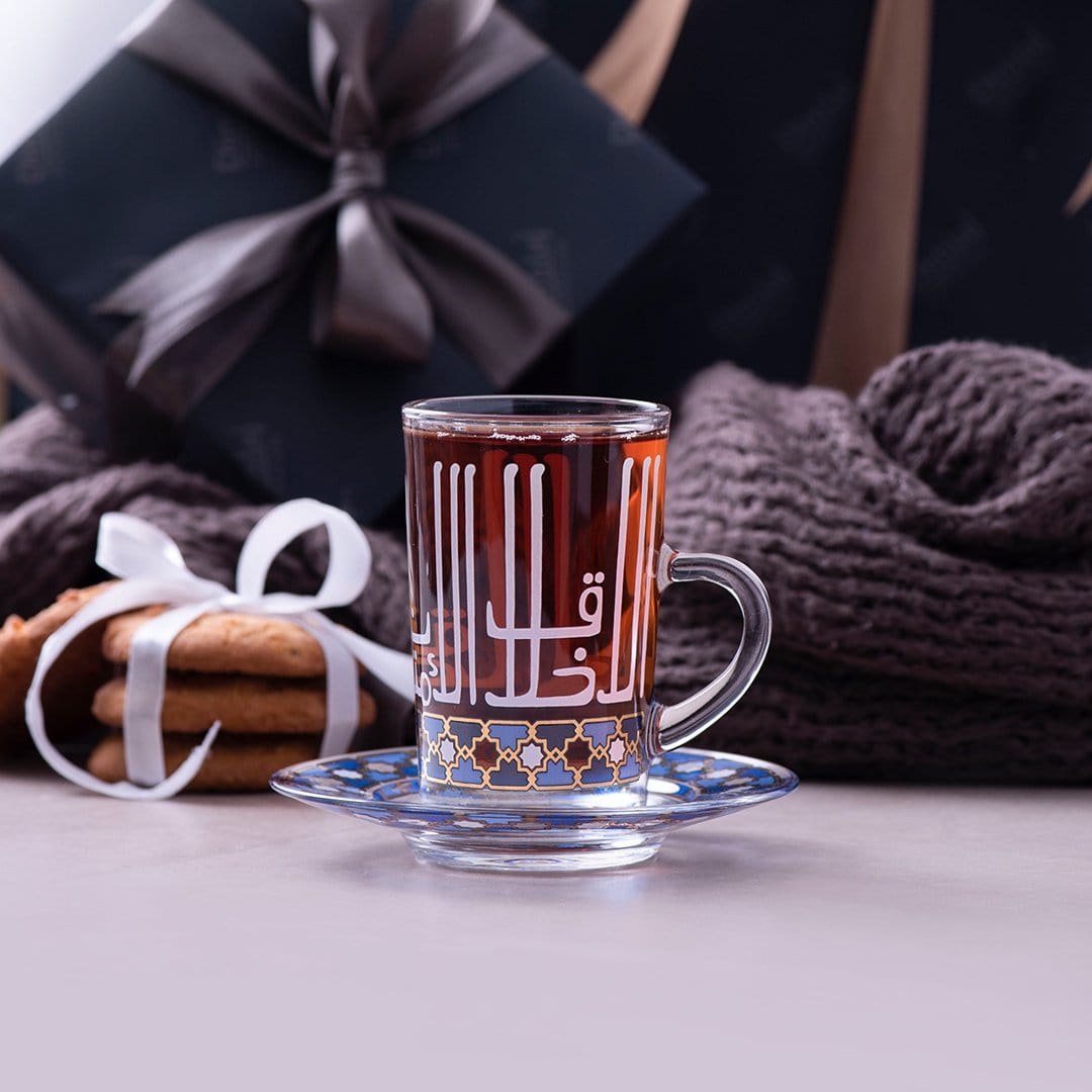 مجموعة ديملاج أصالة من 6 فناجين شاي وصحون (ذهبي وأزرق)