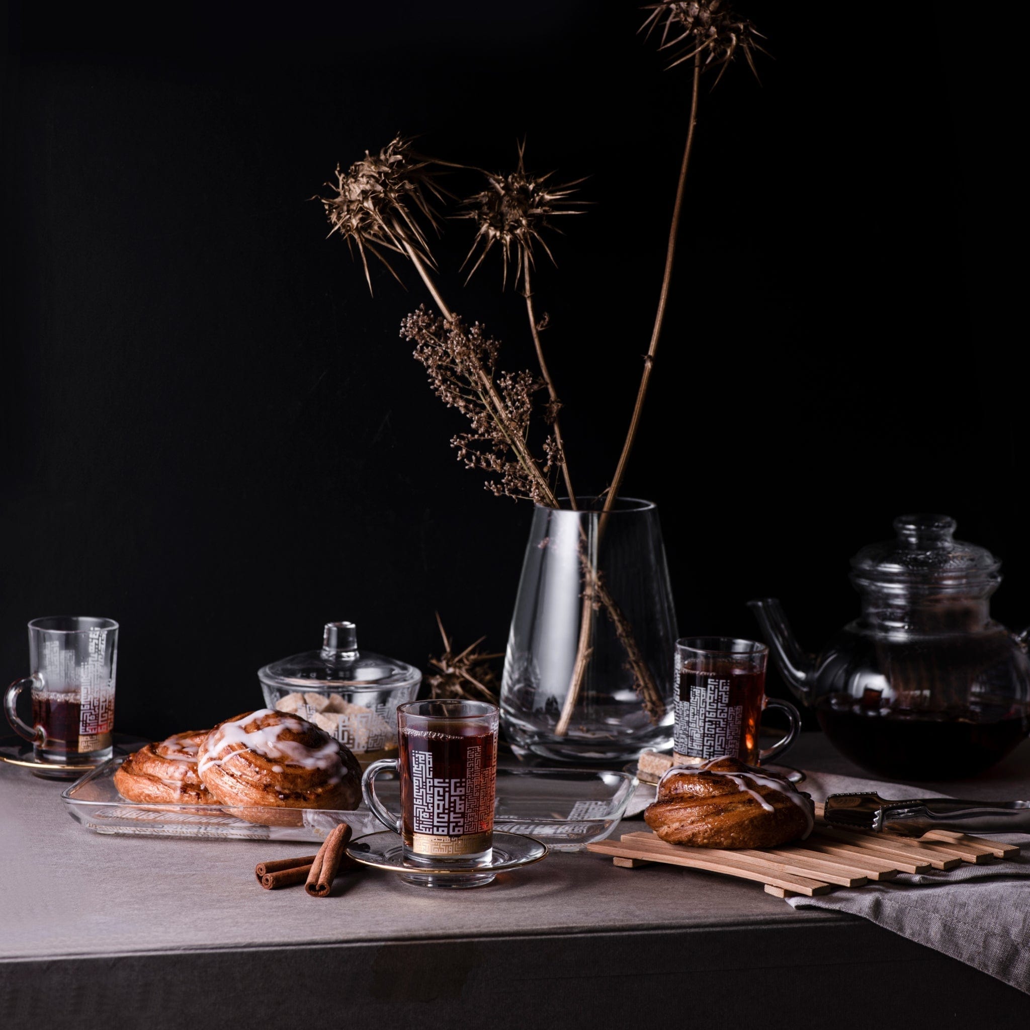 مجموعة ديملاج أبراج من 6 فناجين شاي وصحون (ذهبي)