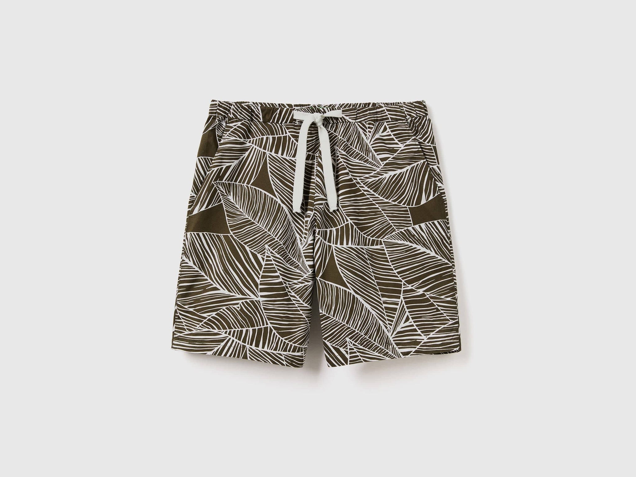 Bermudas with tropical print