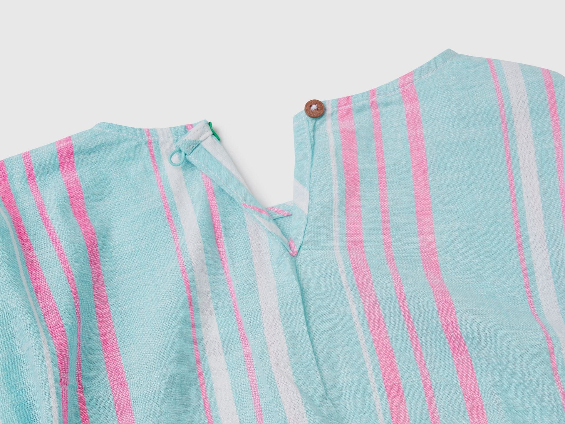 بلوزة مخططة