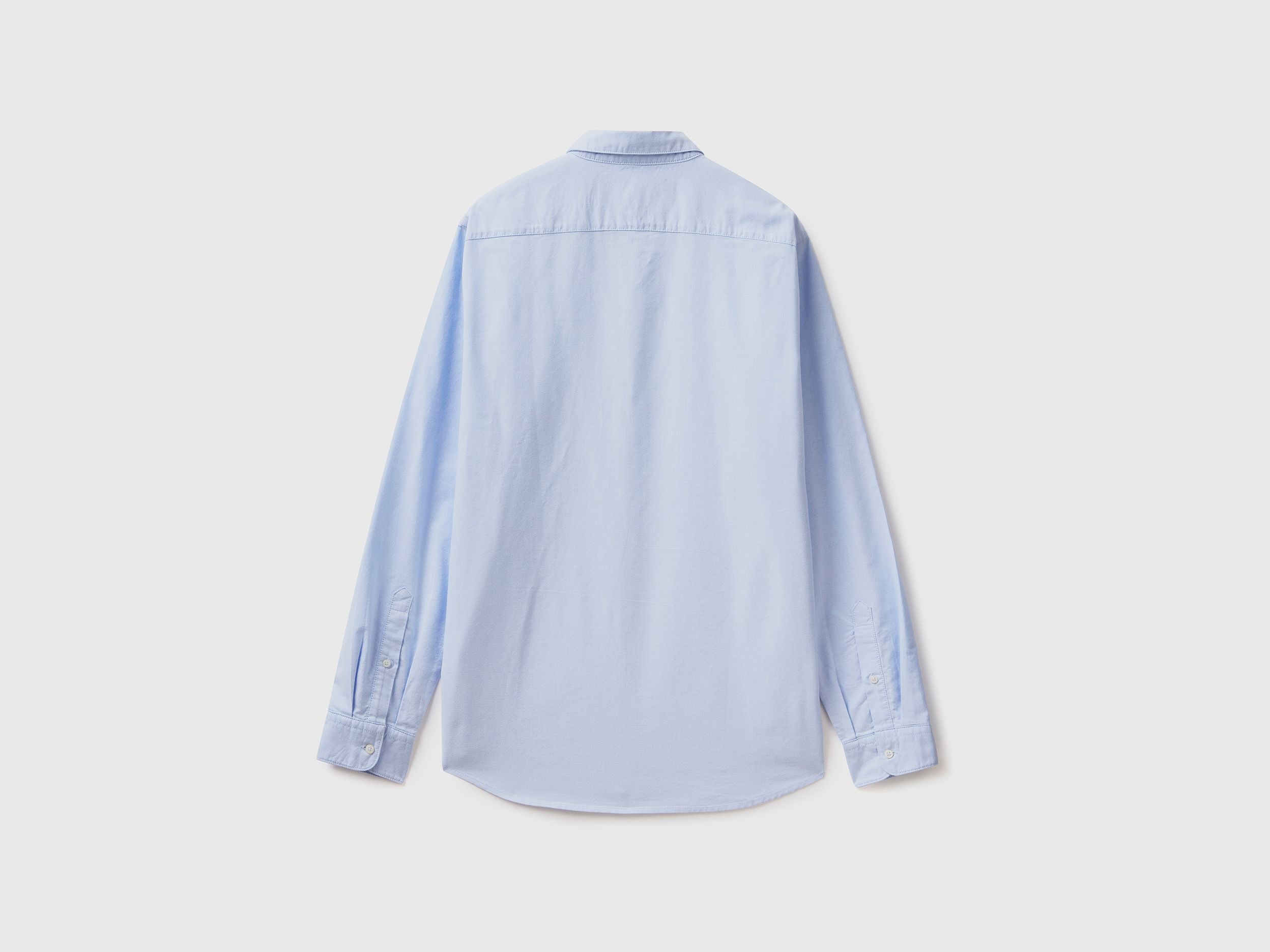 قميص بقصّة Slim Fit مصنوع من القطن بنسبة 100%