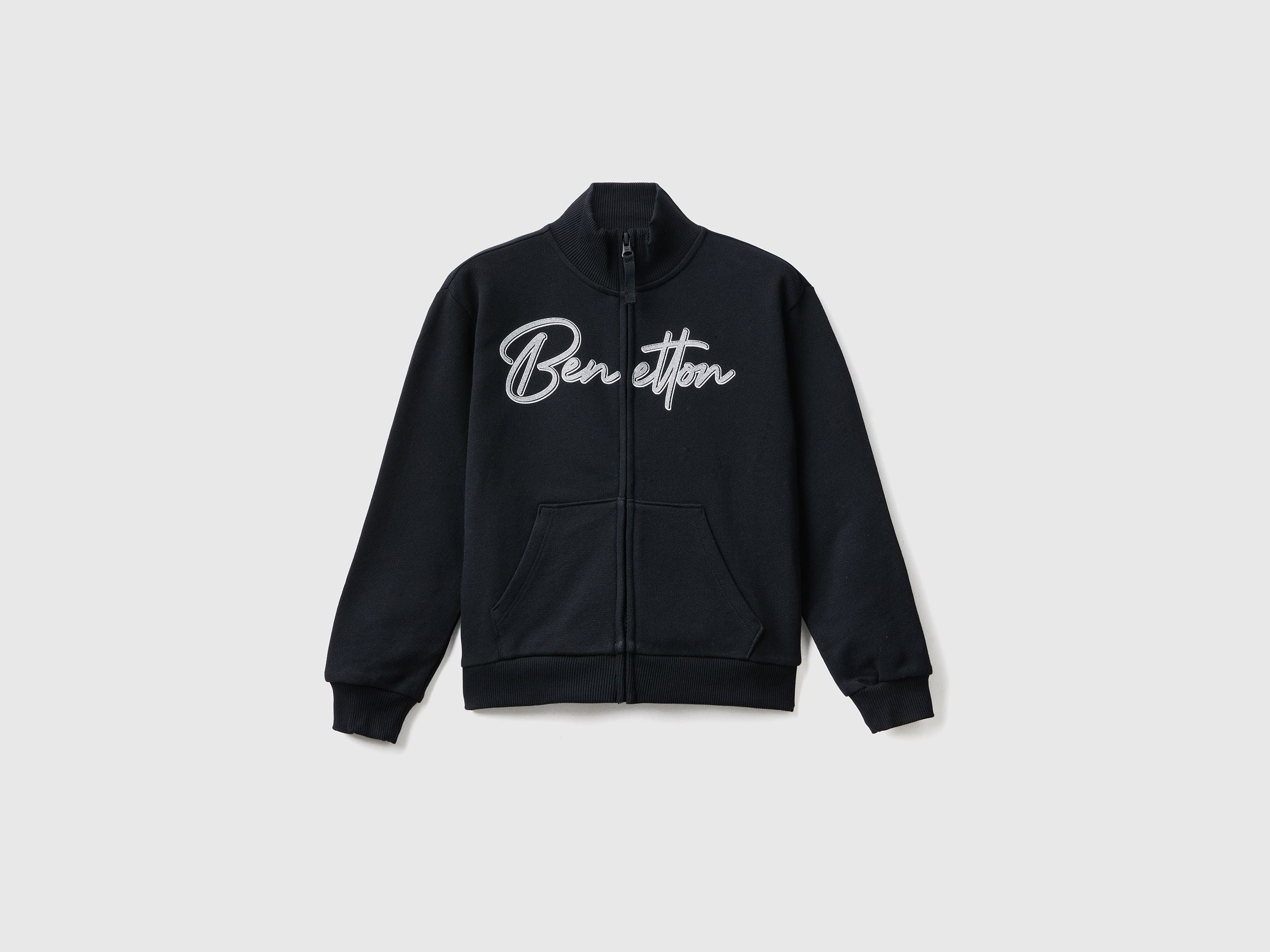 Sweatshirt with zip and collar