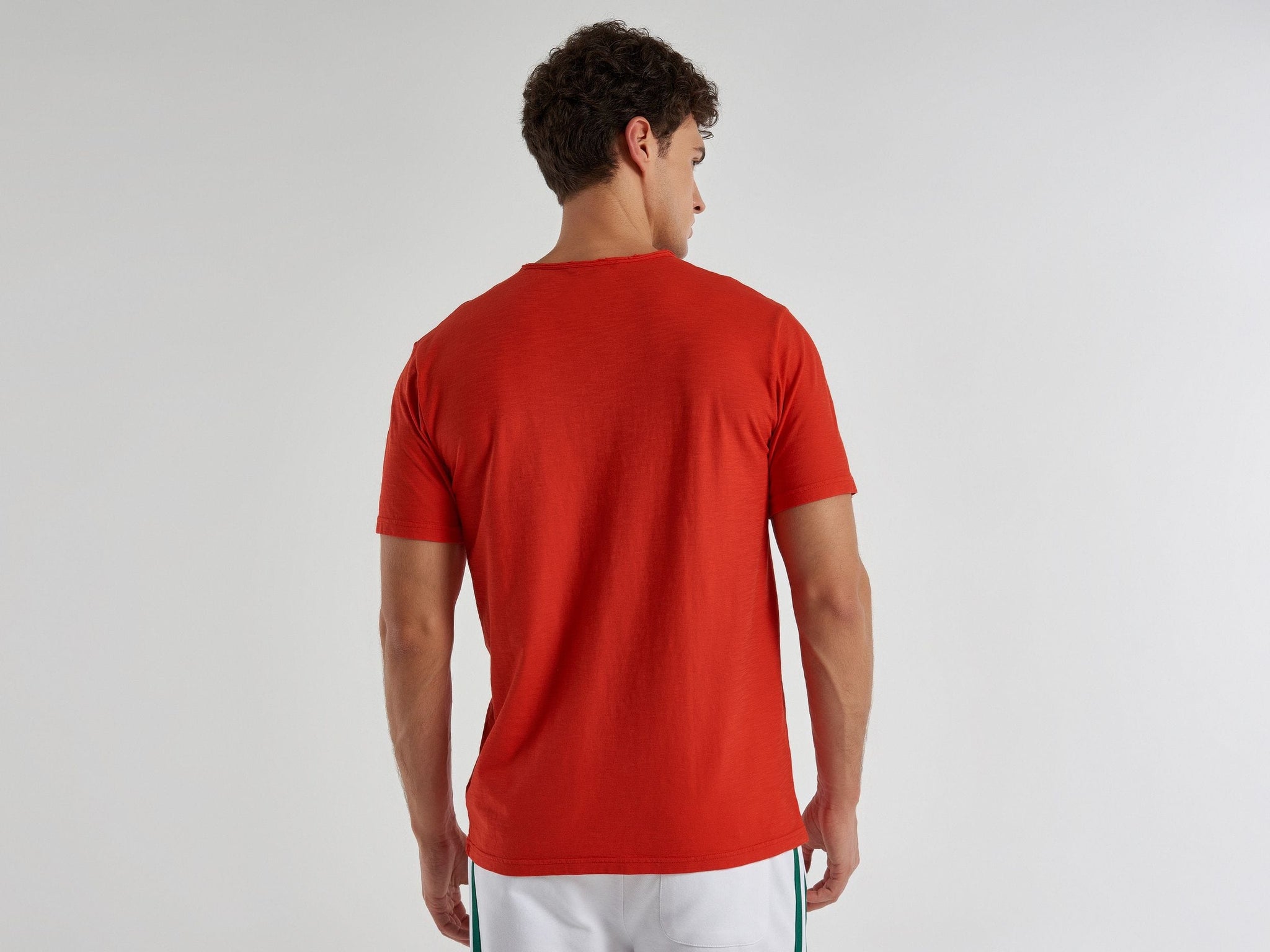 تي شيرت من القطن المرن