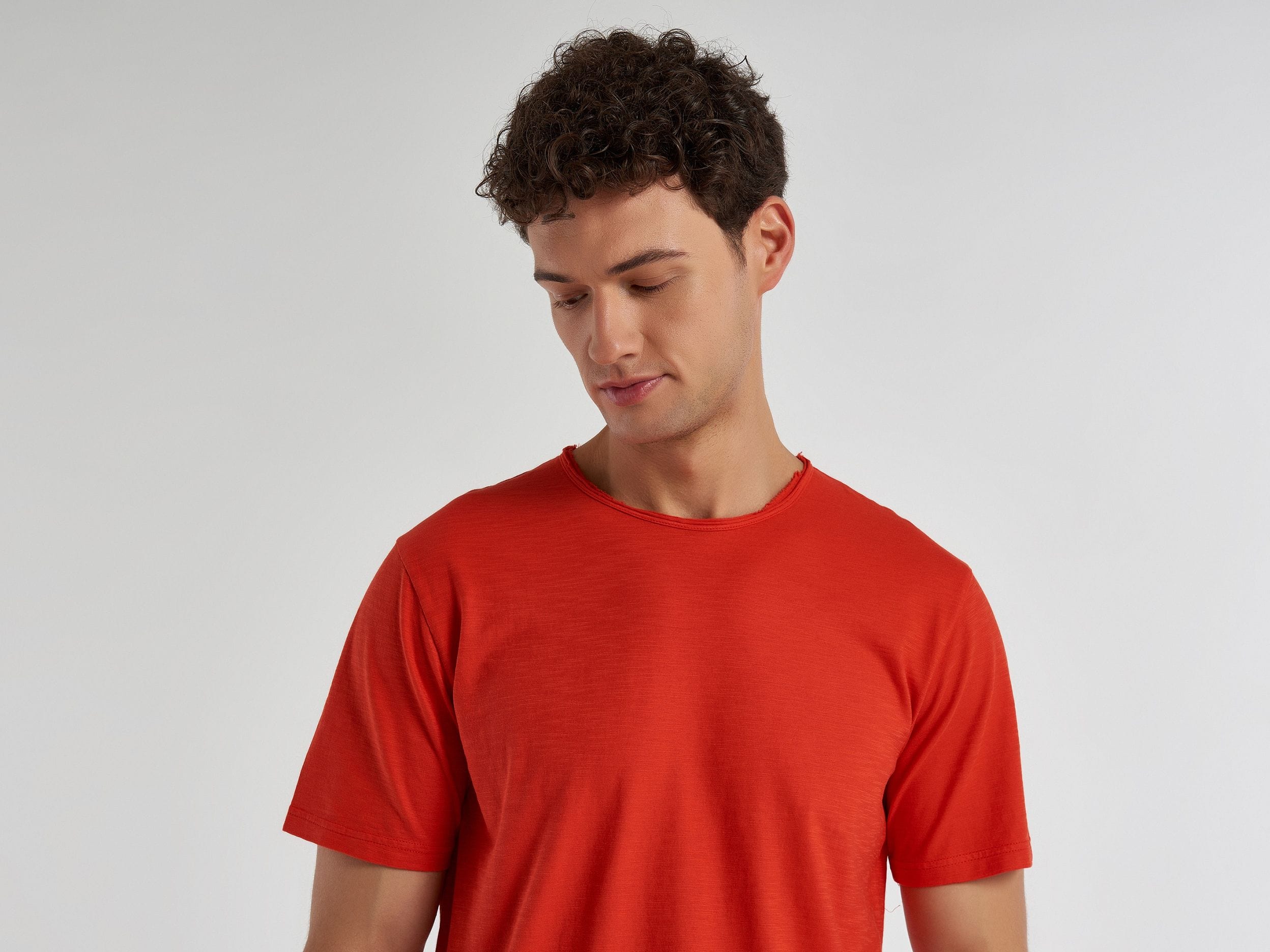 تي شيرت من القطن المرن