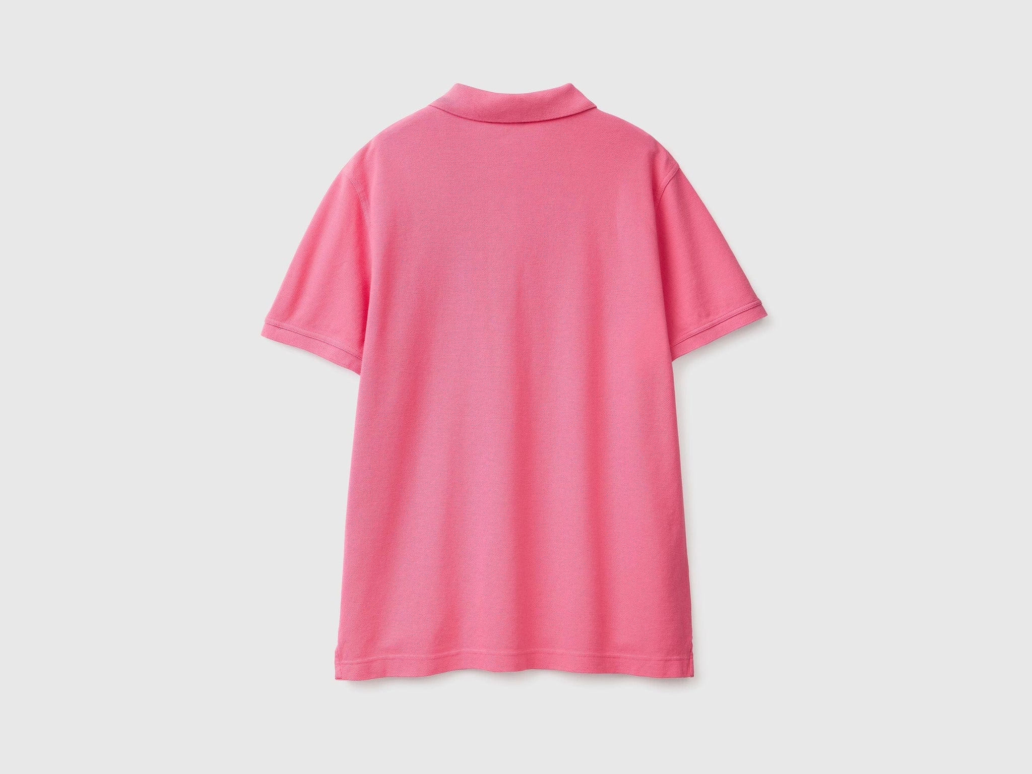 قميص بولو بأكمام قصيرة مصنوع من القطن بنسبة 100%