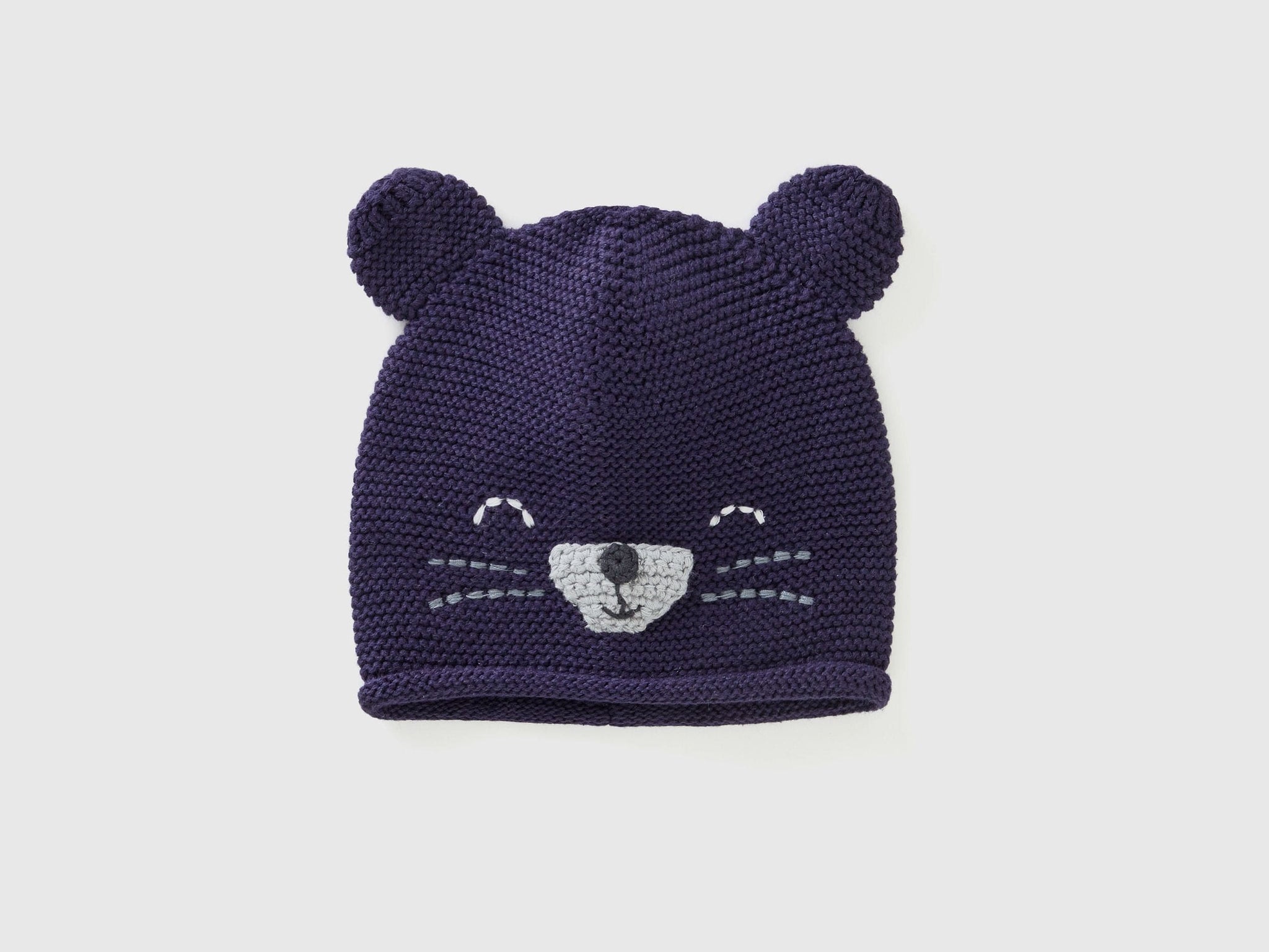 Tricot hat with applique