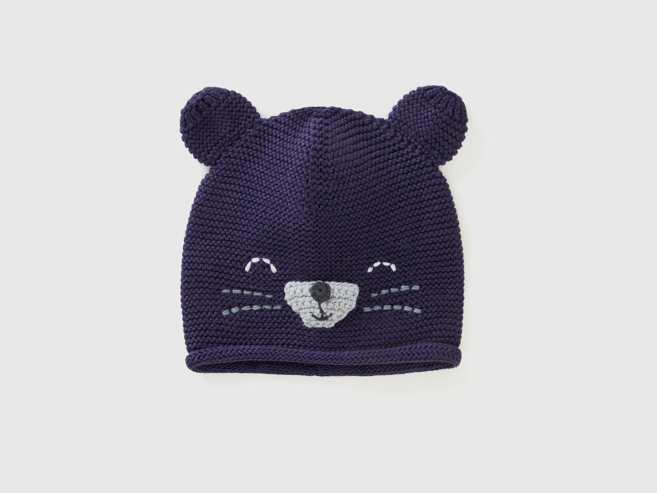 Tricot hat with applique