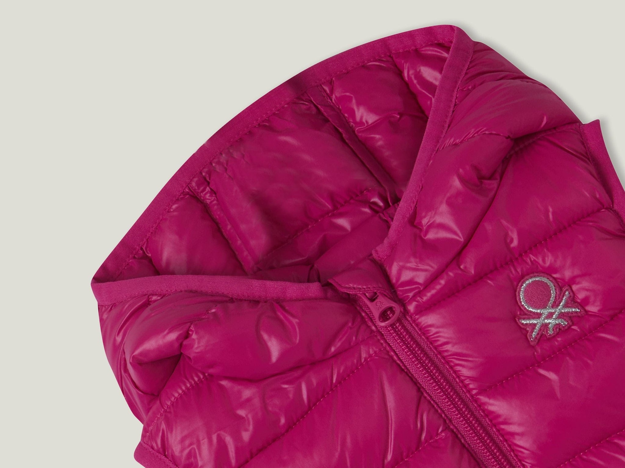 سترة مبطنة بغطاء للرأس