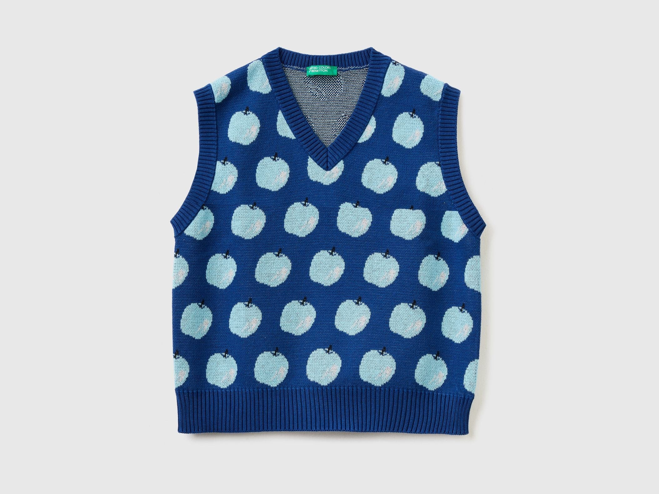 Vest with fruit pattern