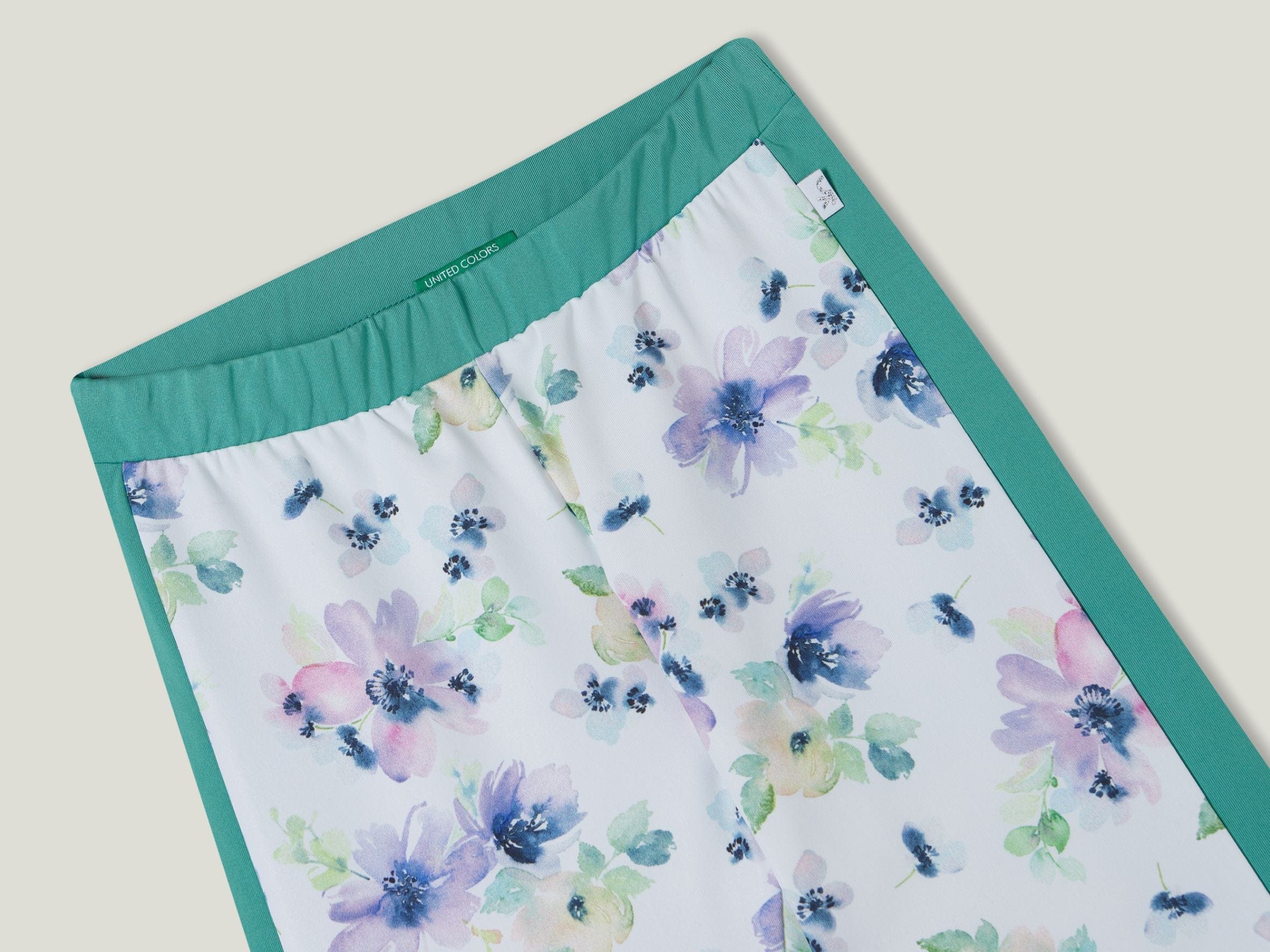 طماق بطبعة زهور