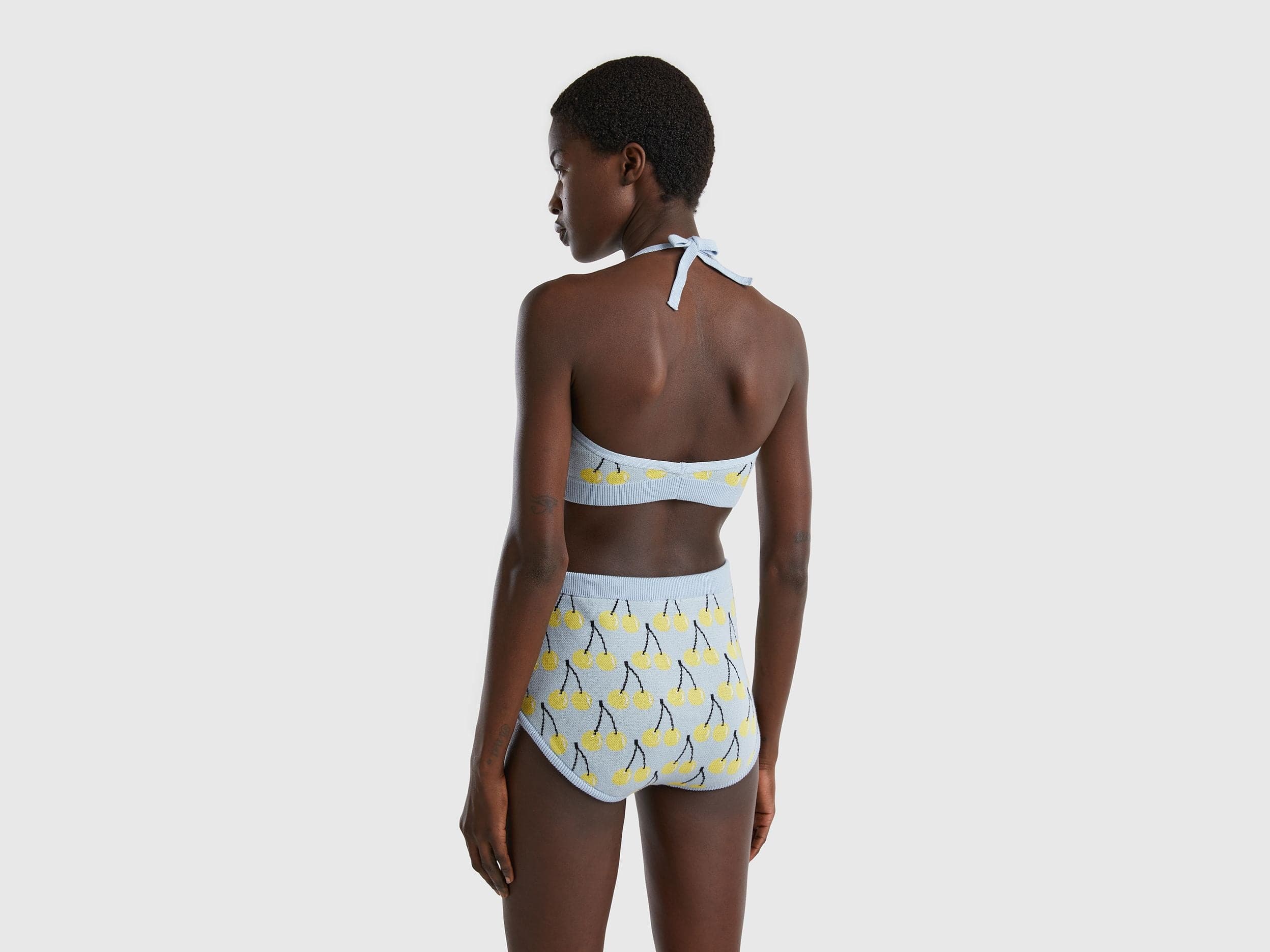 قمة بنمط الفاكهة