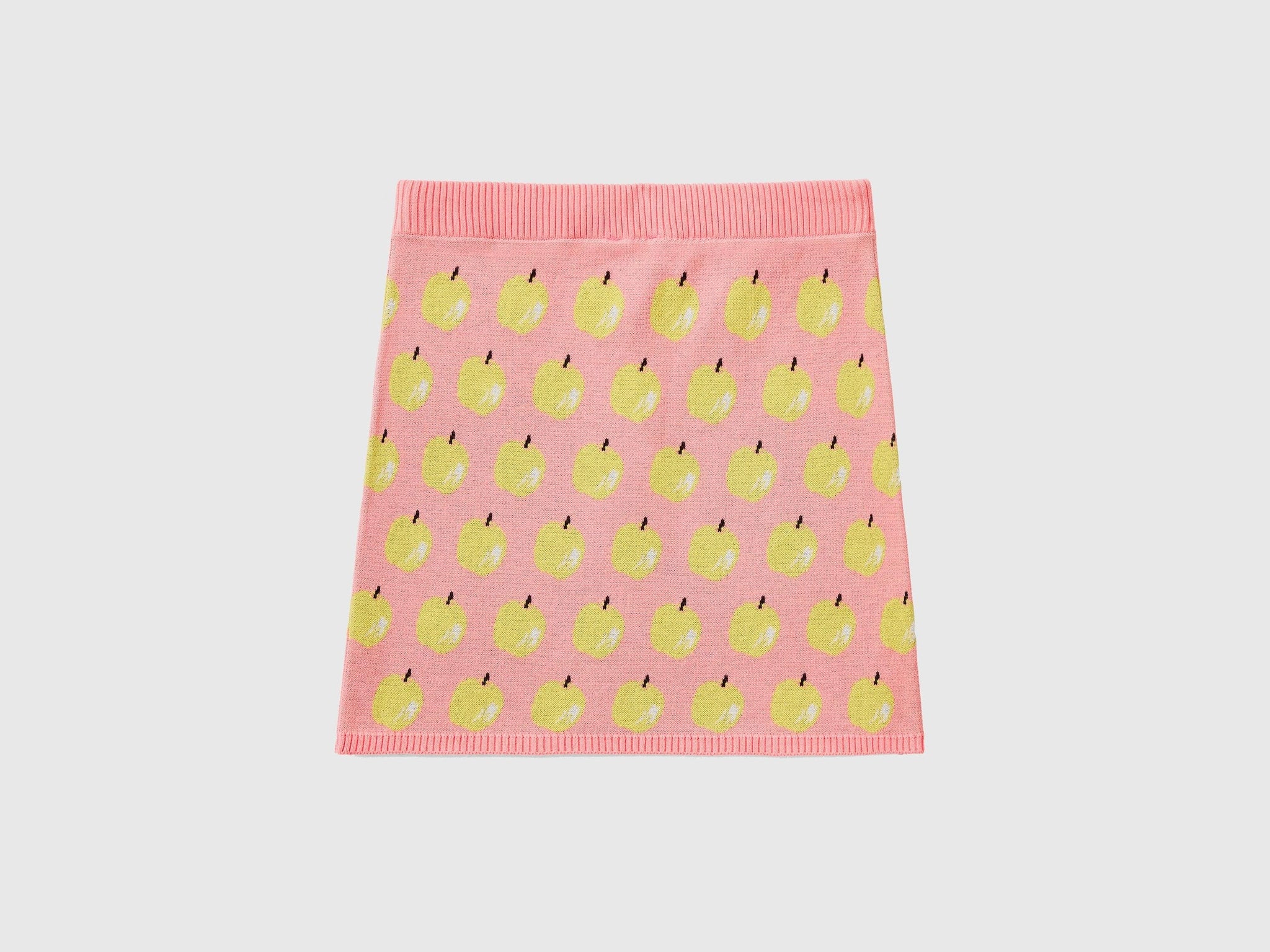 تنورة قصيرة بنقشة فاكهة