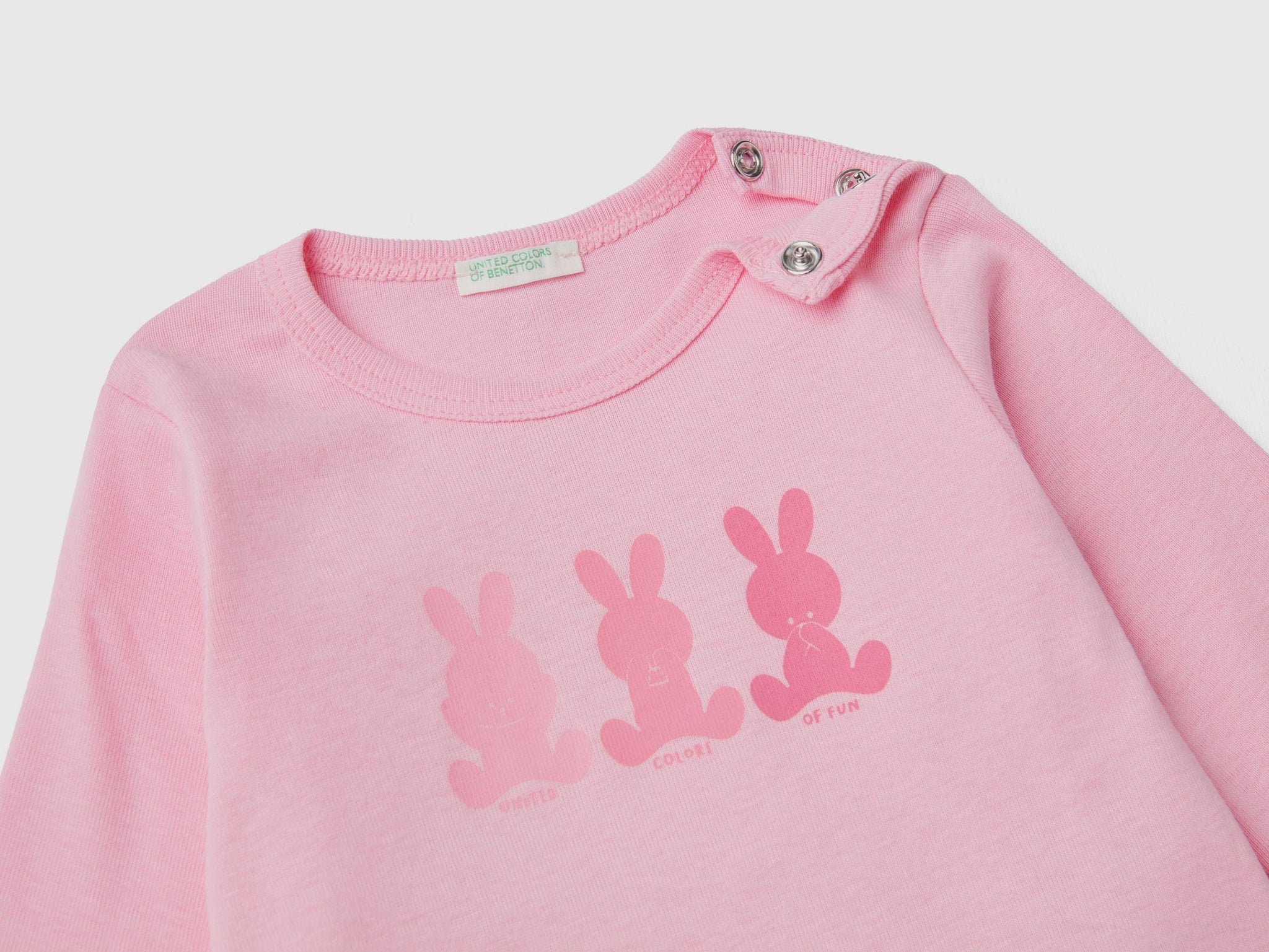 تي شيرت بأكمام طويلة مصنوع من القطن العضوي بنسبة 100%