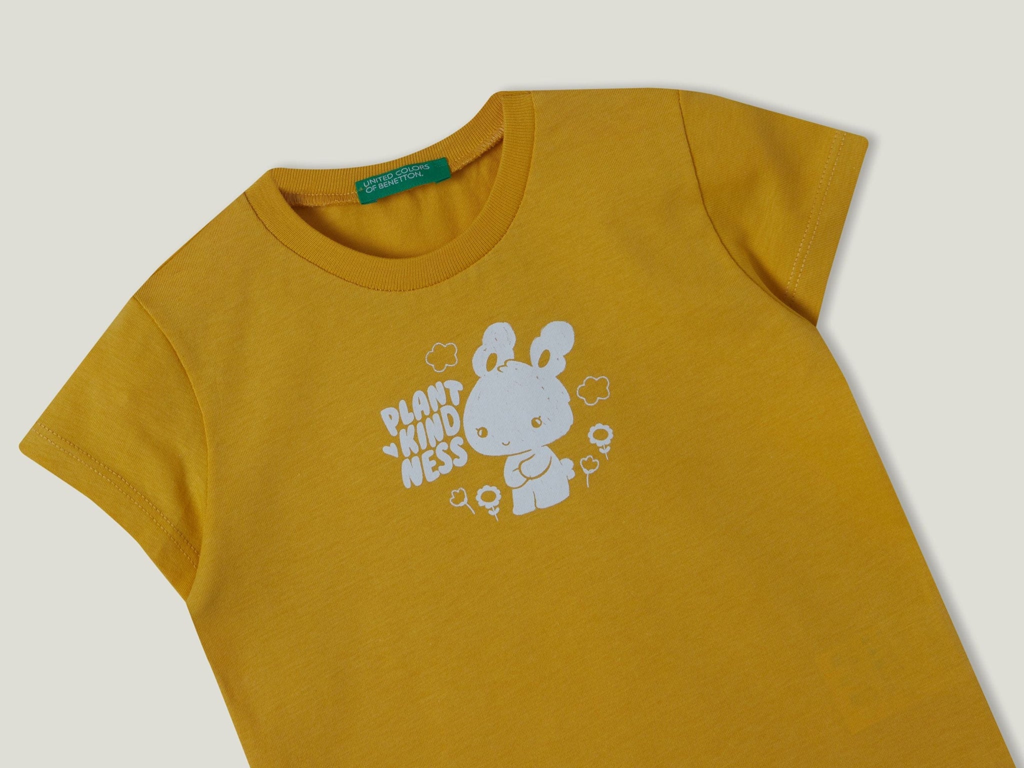 تي شيرت برقبة دائرية مع طباعة